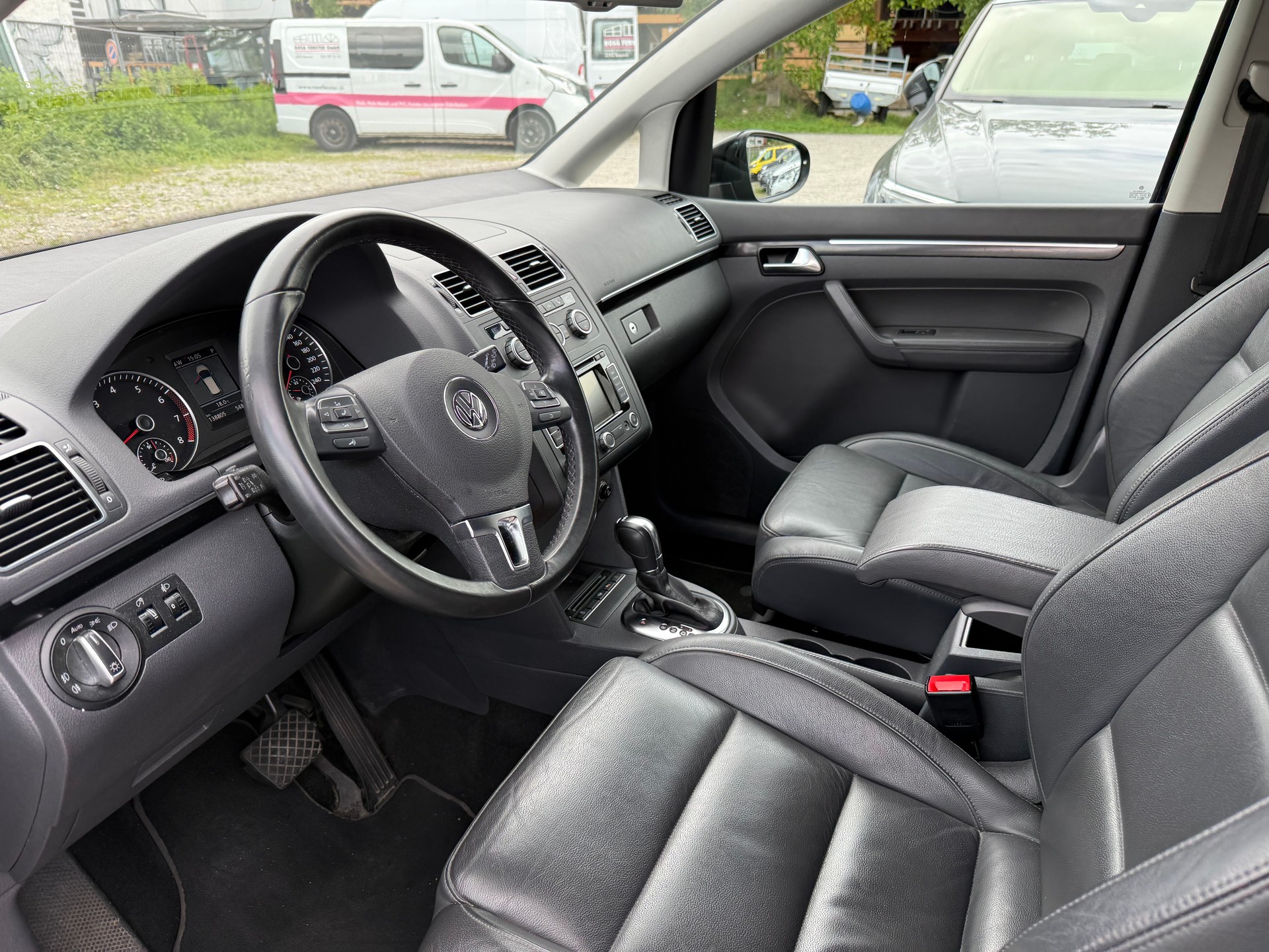 VW Touran 1.4 TSI Highline DSG-image-8