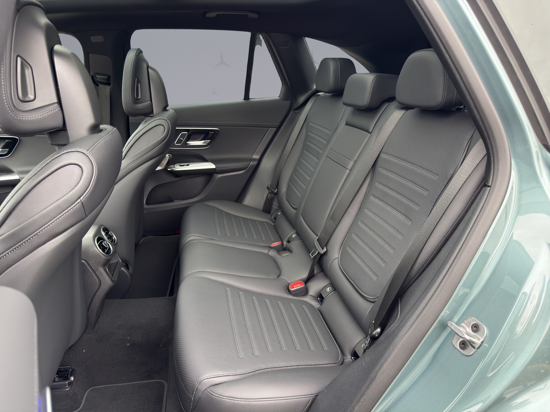 MERCEDES-BENZ GLC 220 d AMG Line 4matic-image-11