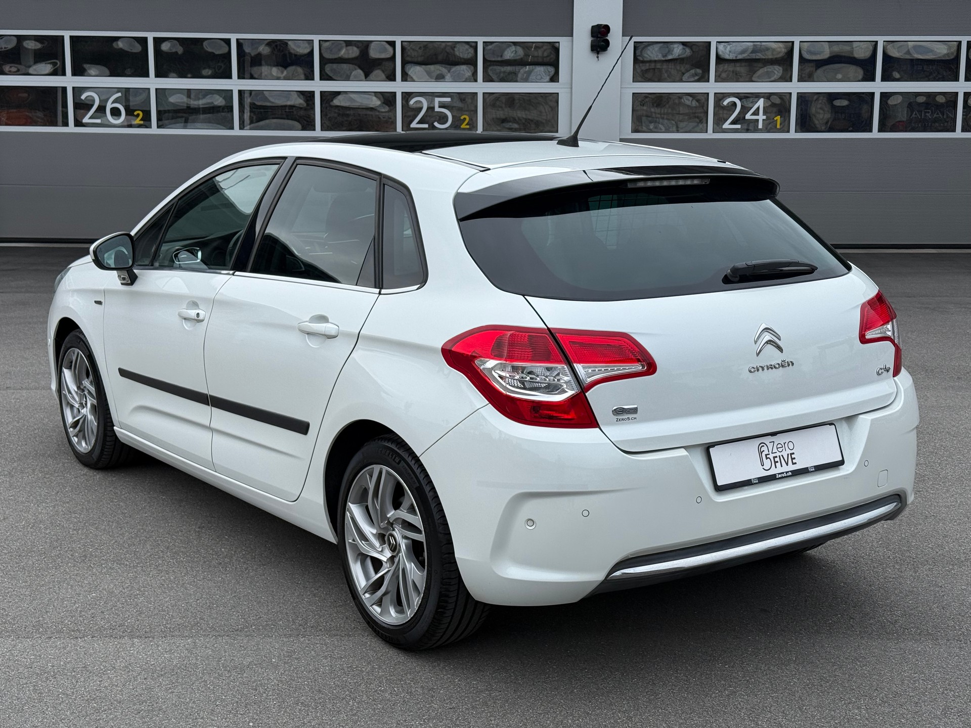 CITROEN C4 Berline 1.6 e-HDi Exclusive EGS6-image-3