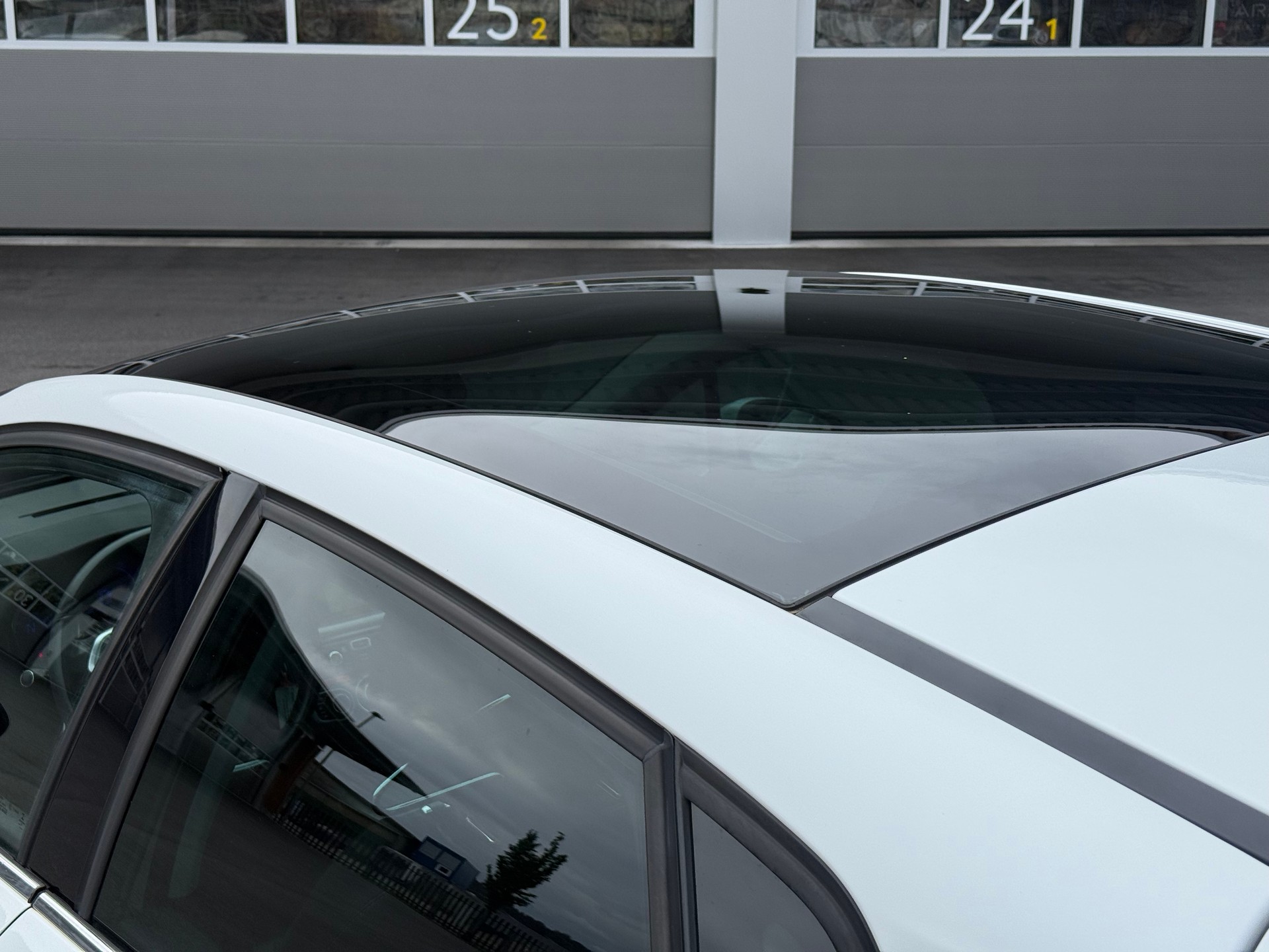 CITROEN C4 Berline 1.6 e-HDi Exclusive EGS6-image-5