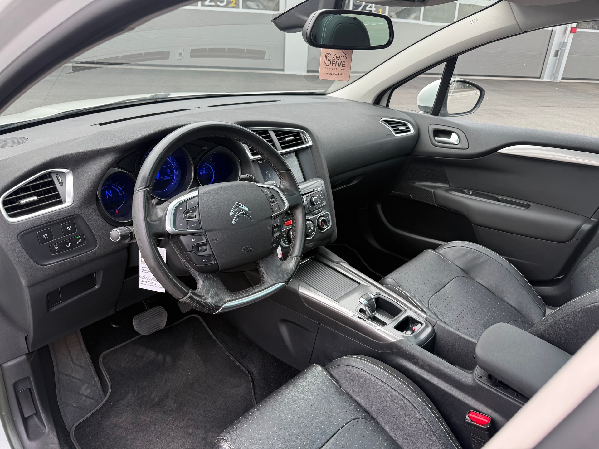 CITROEN C4 Berline 1.6 e-HDi Exclusive EGS6-image-6