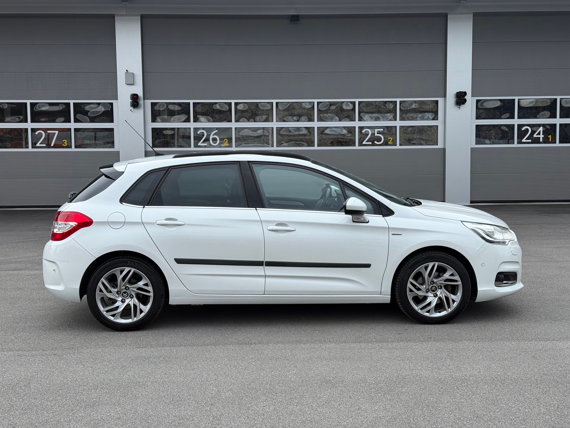 CITROEN C4 Berline 1.6 e-HDi Exclusive EGS6-image-2