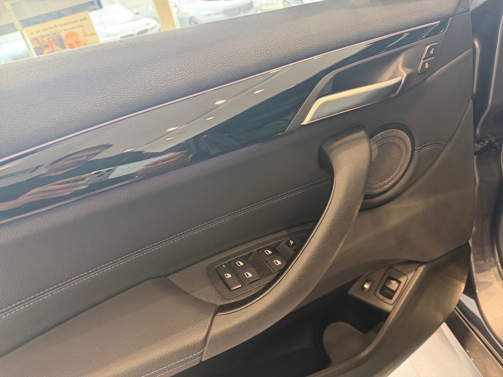 BMW X2 xDrive 25e M Sport Steptronic-image-17