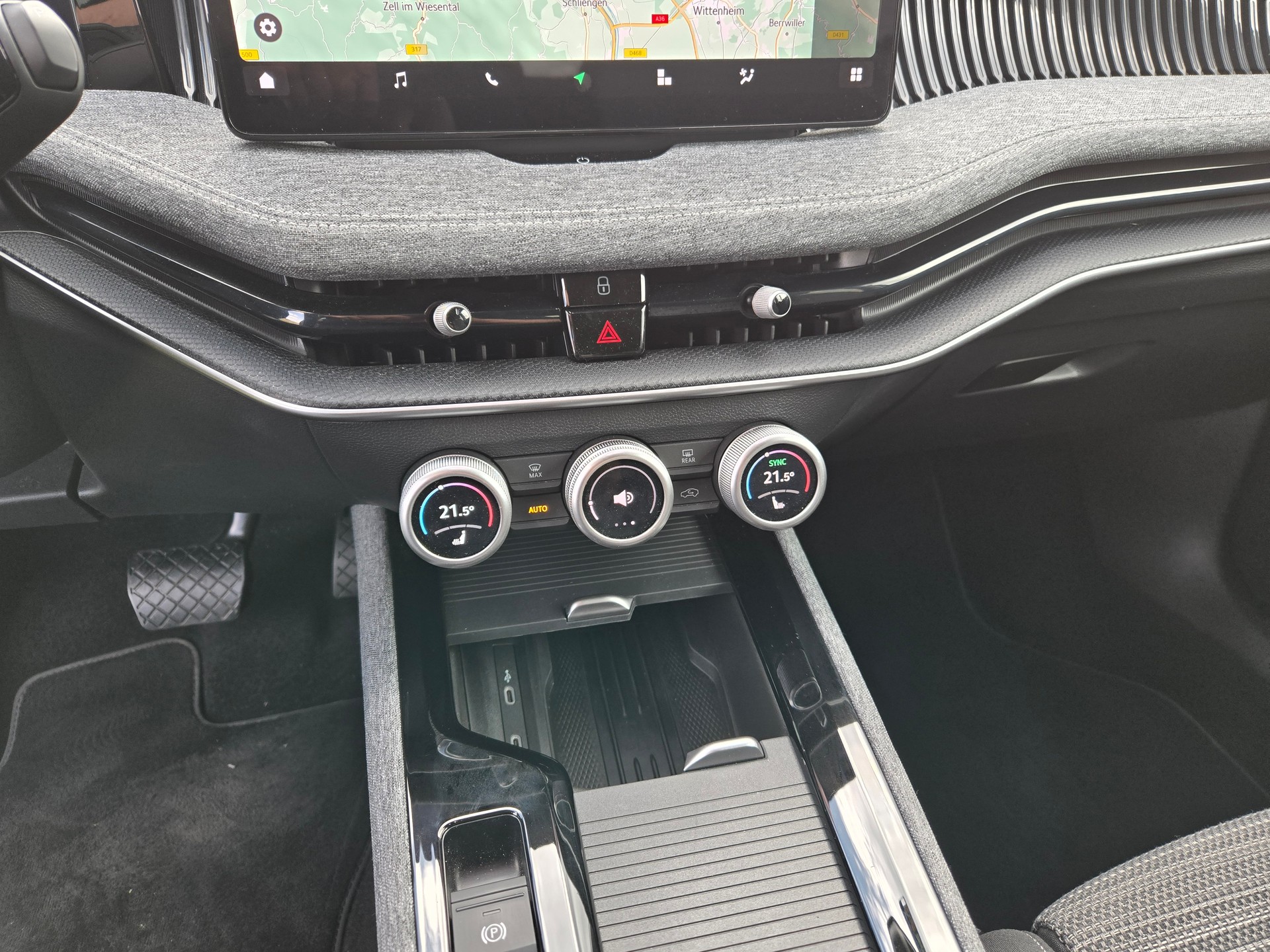 SKODA 2.0 TDI Selection 4x4 DSG-image-11