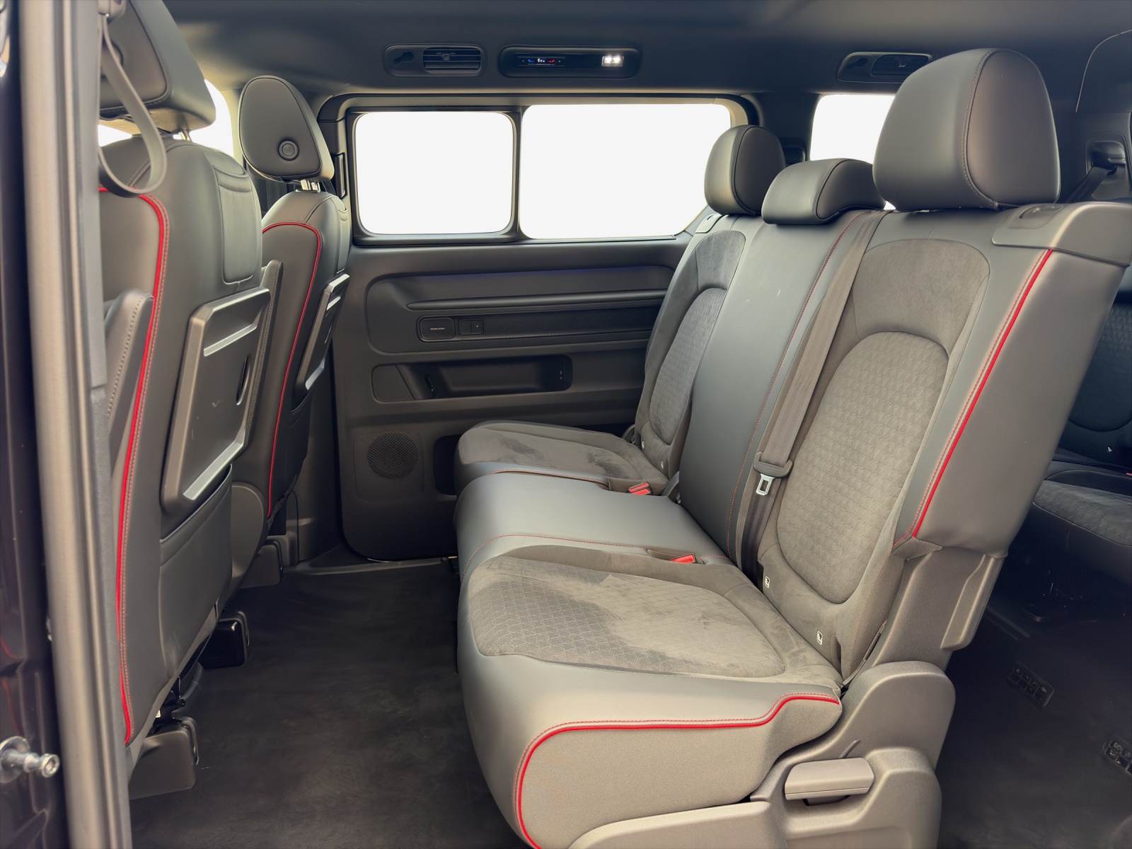 VW ID.Buzz LWB GTX 4 Motion-image-12