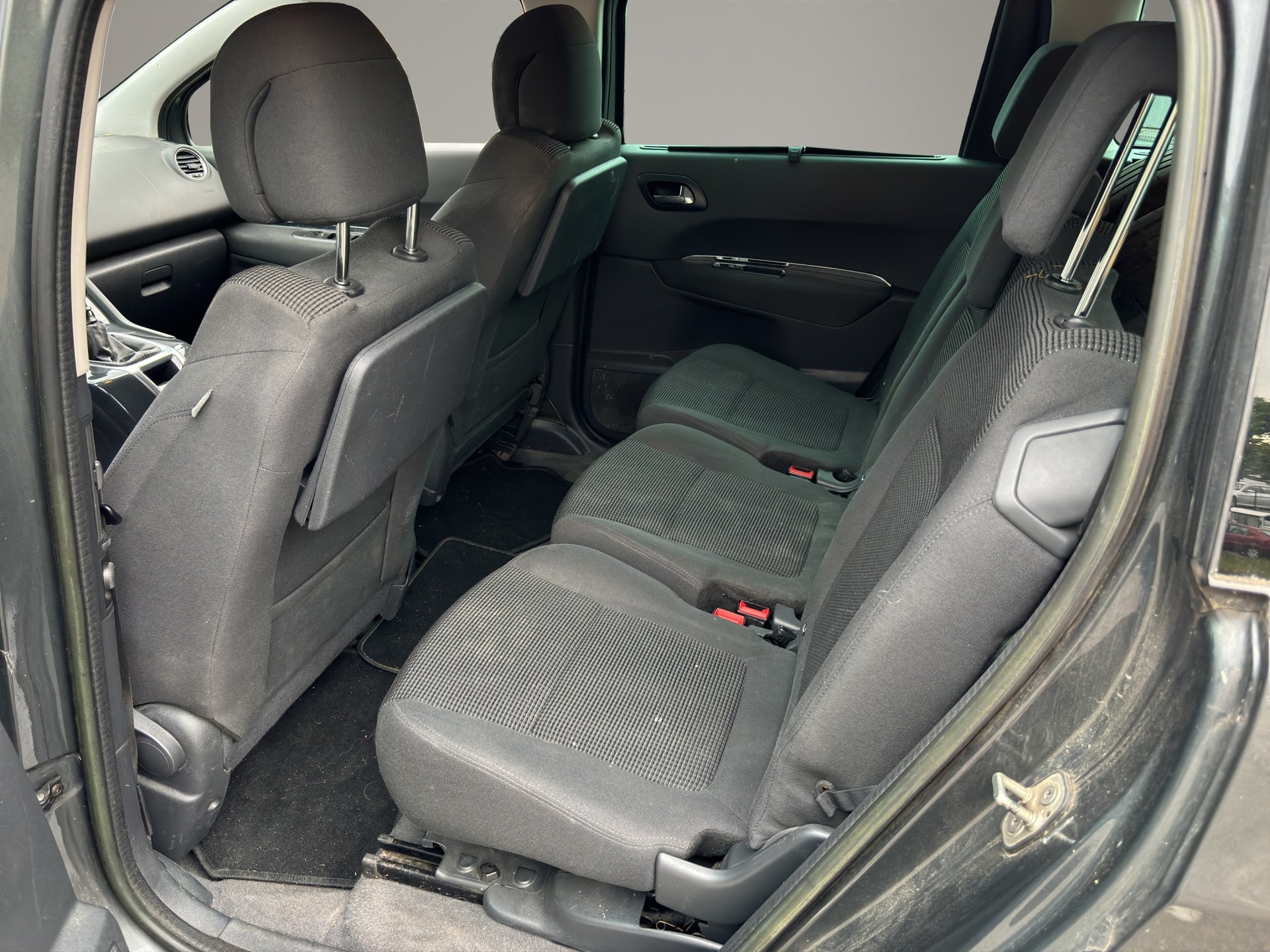 PEUGEOT 5008 1.6 HDI Business-image-11