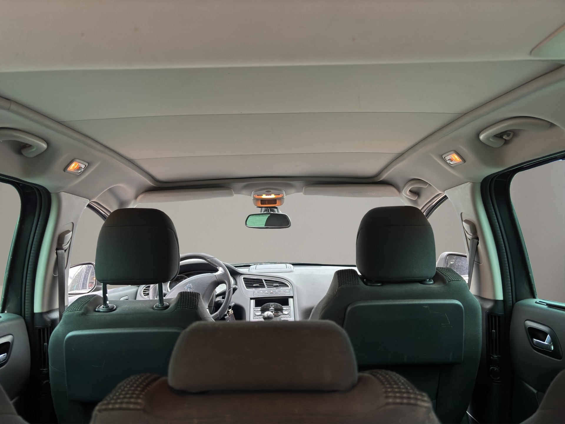 PEUGEOT 5008 1.6 HDI Business-image-15
