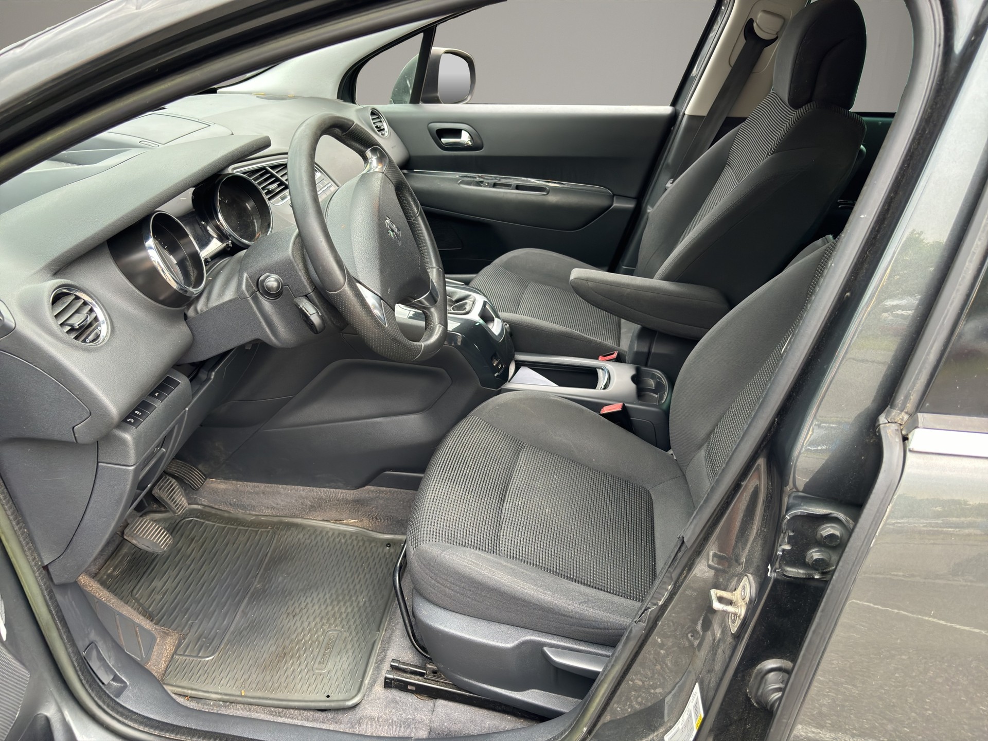 PEUGEOT 5008 1.6 HDI Business-image-9