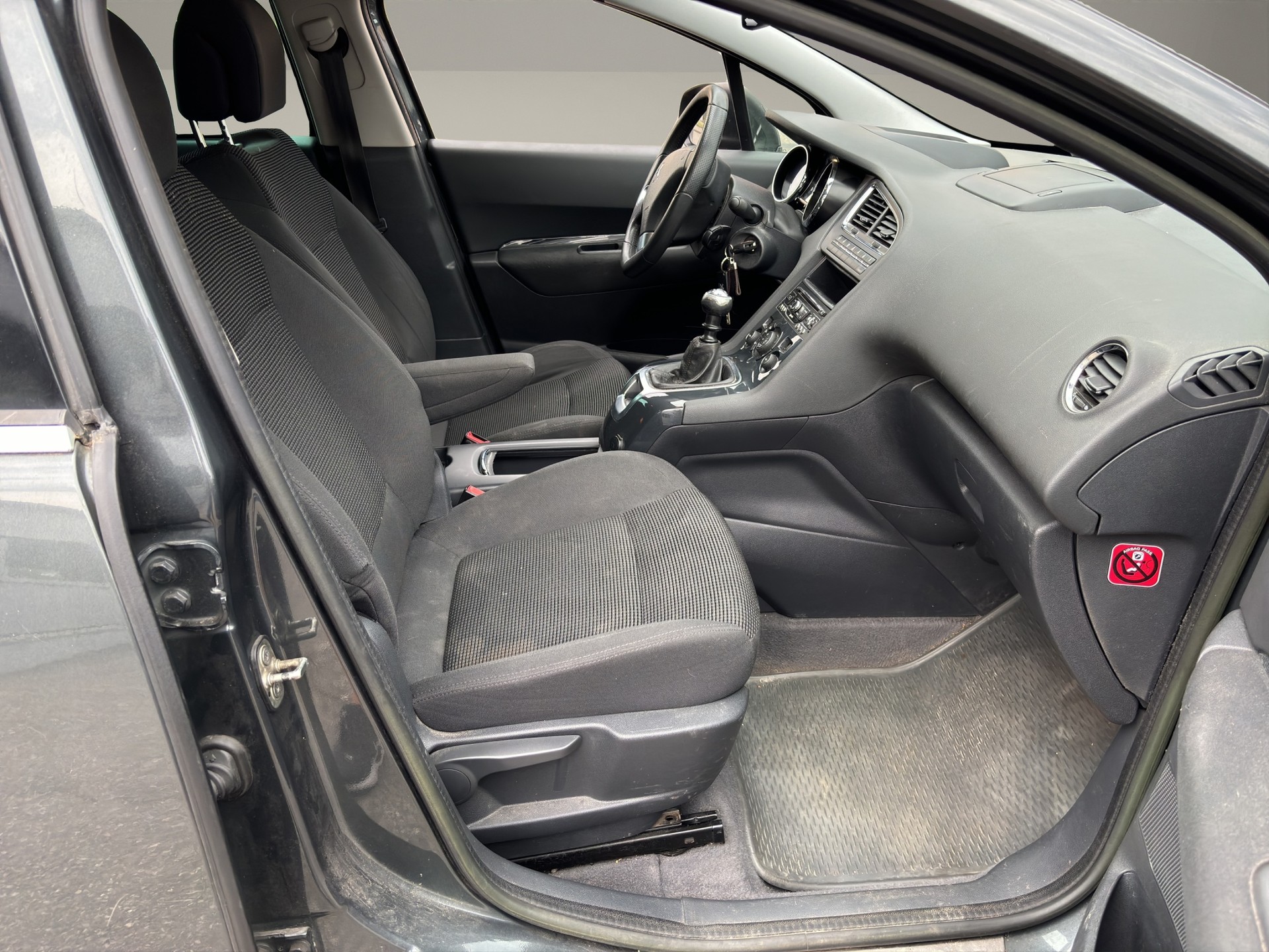 PEUGEOT 5008 1.6 HDI Business-image-13
