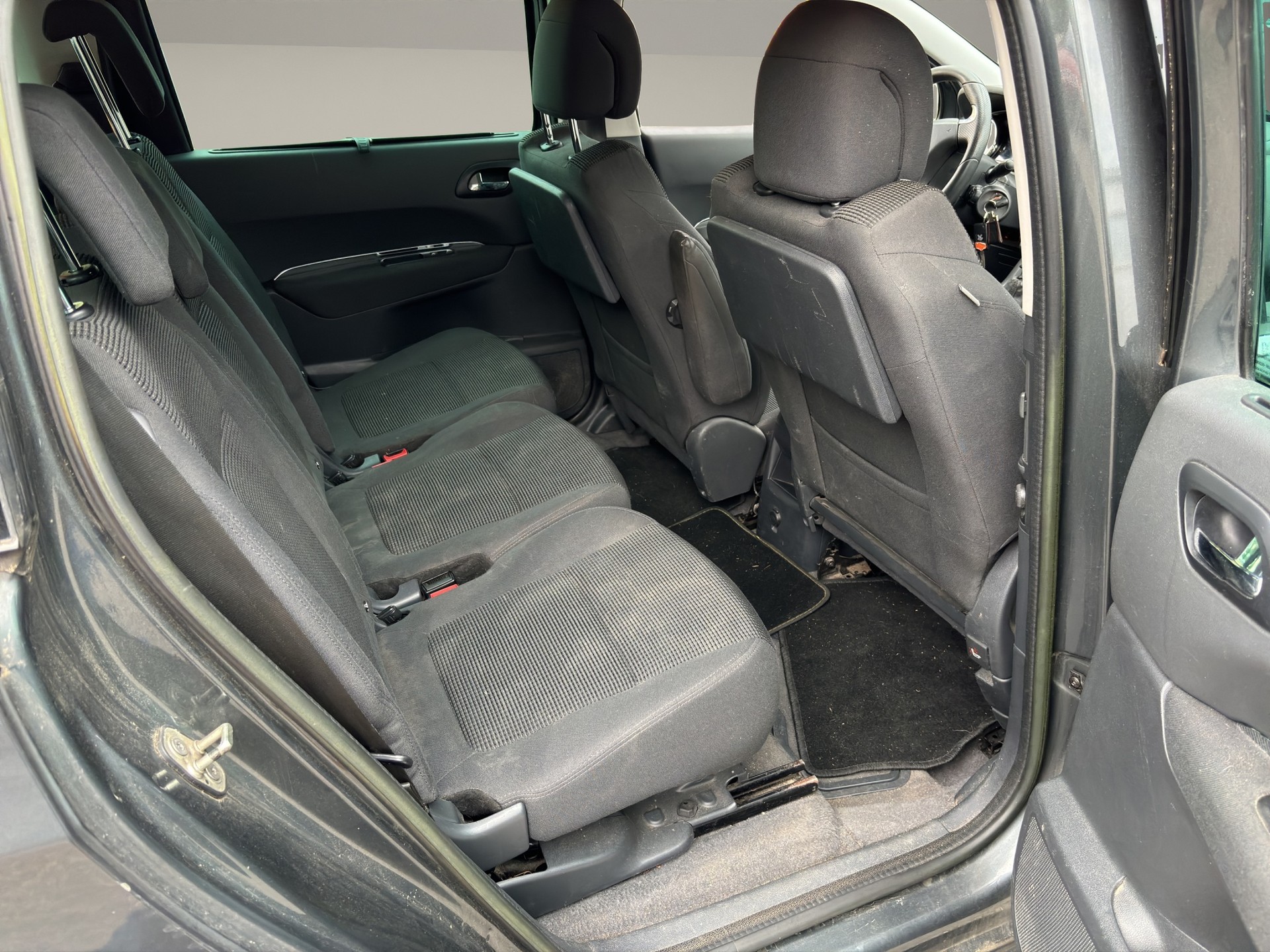 PEUGEOT 5008 1.6 HDI Business-image-14