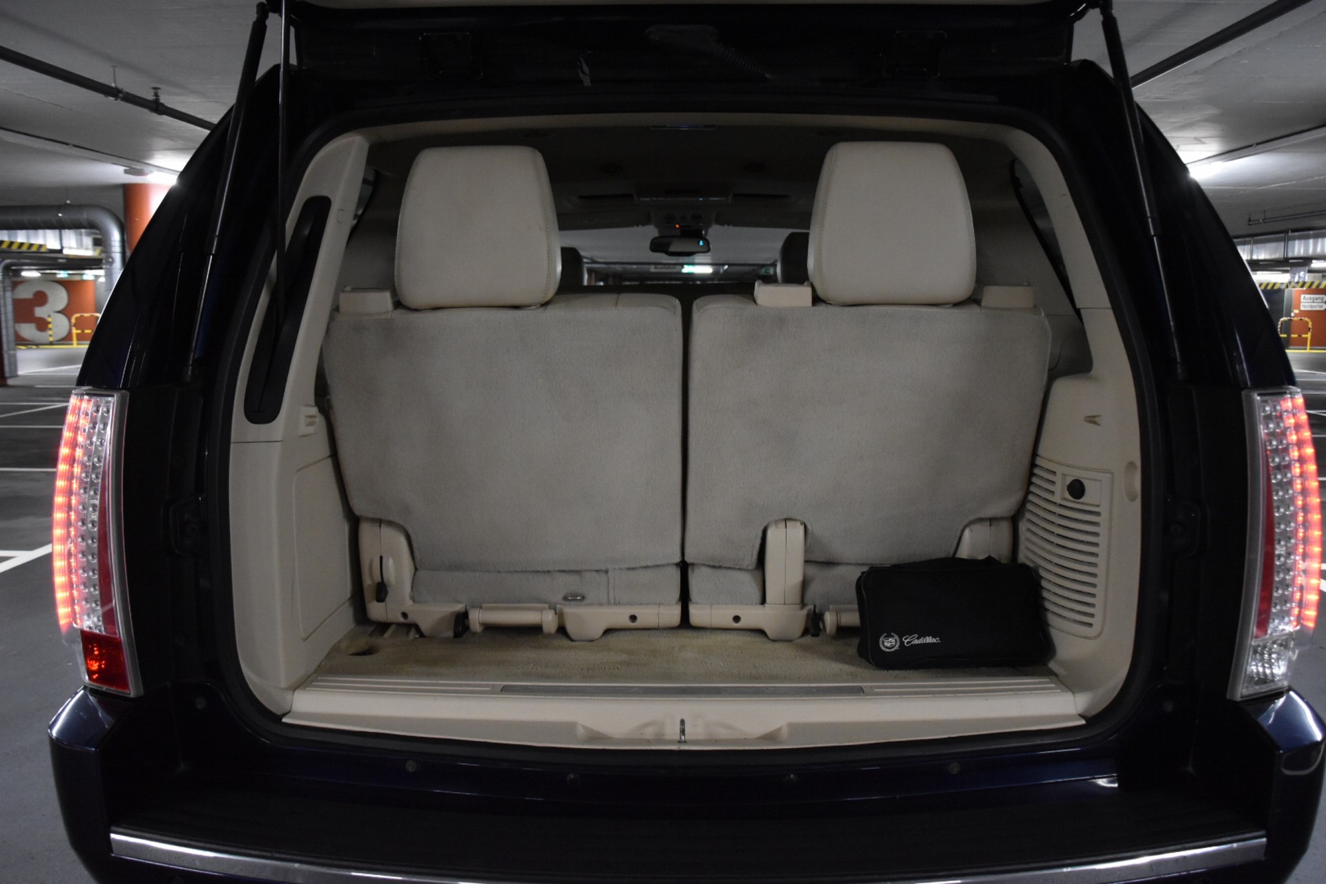 CADILLAC Escalade 6.2 Sport Luxury-image-26