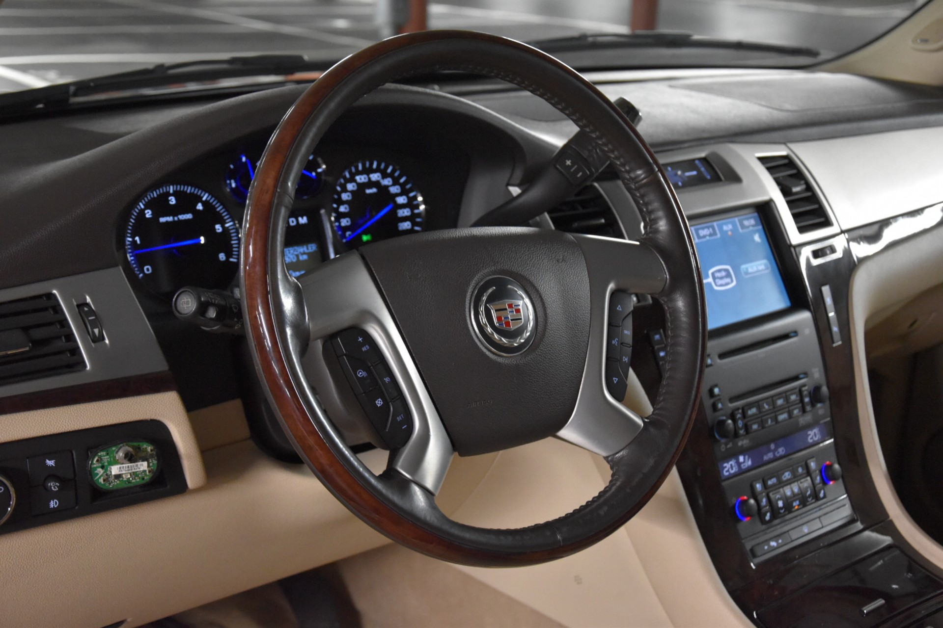 CADILLAC Escalade 6.2 Sport Luxury-image-23