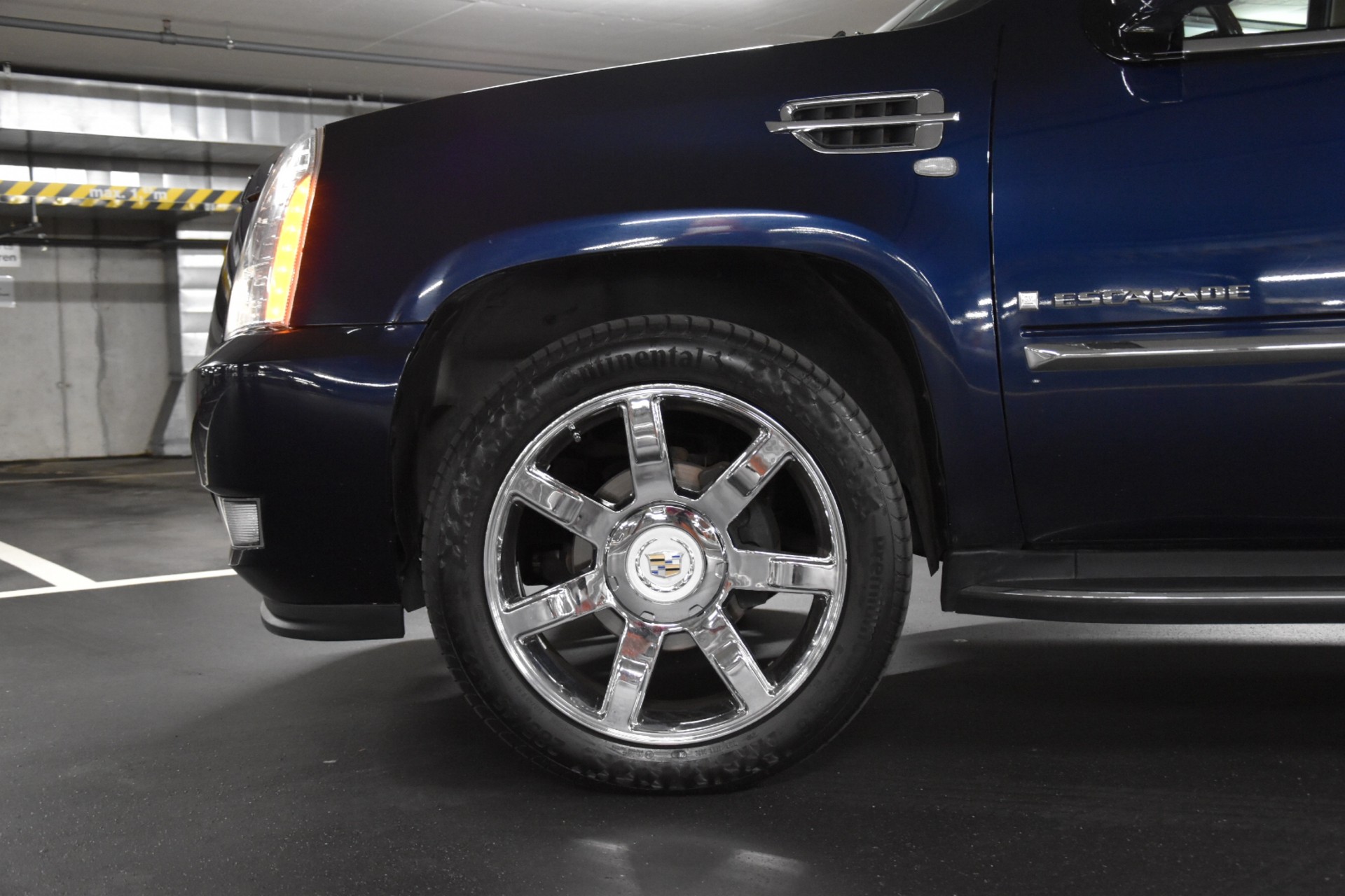 CADILLAC Escalade 6.2 Sport Luxury-showroom-element-1