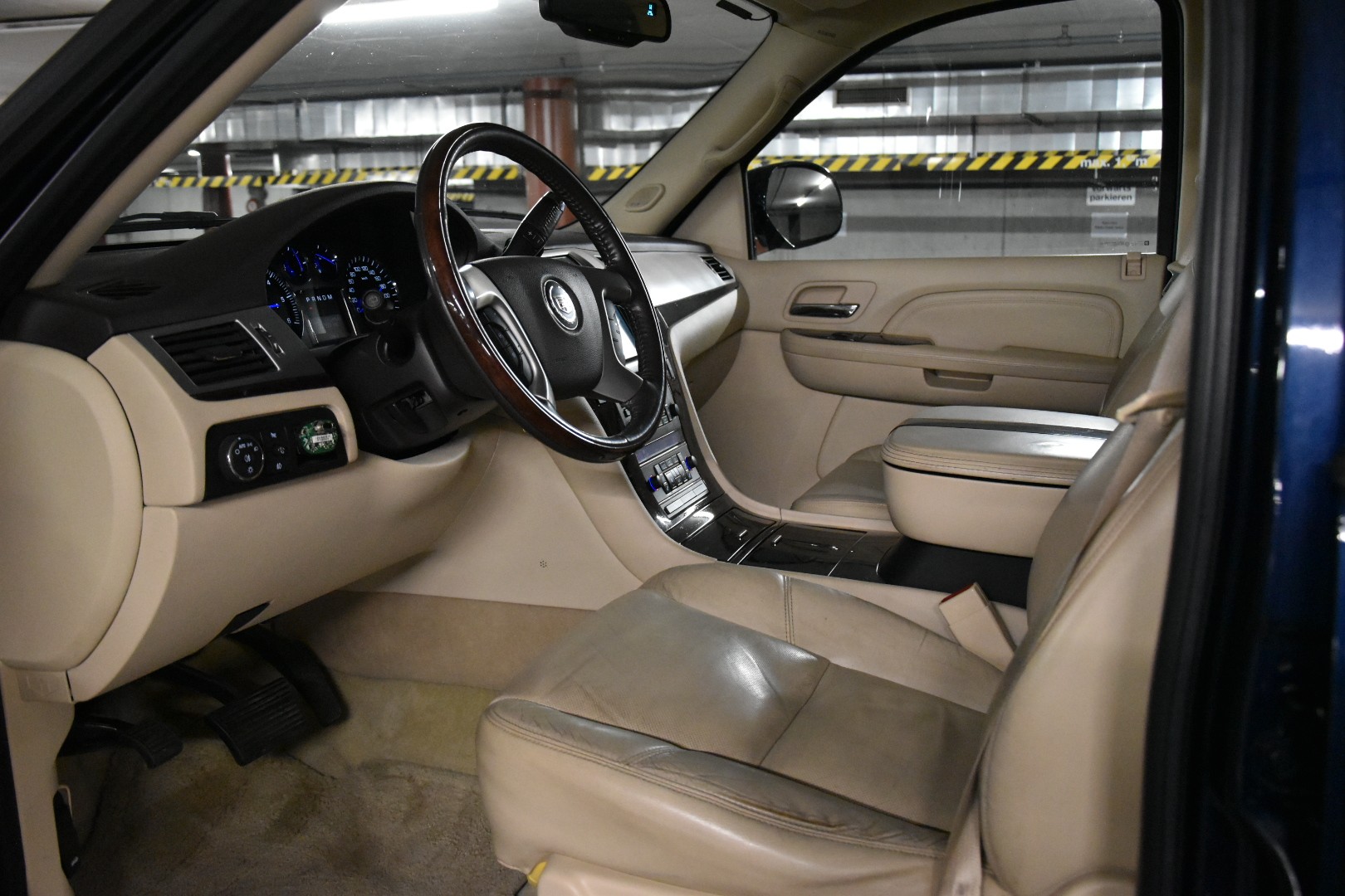 CADILLAC Escalade 6.2 Sport Luxury-image-24