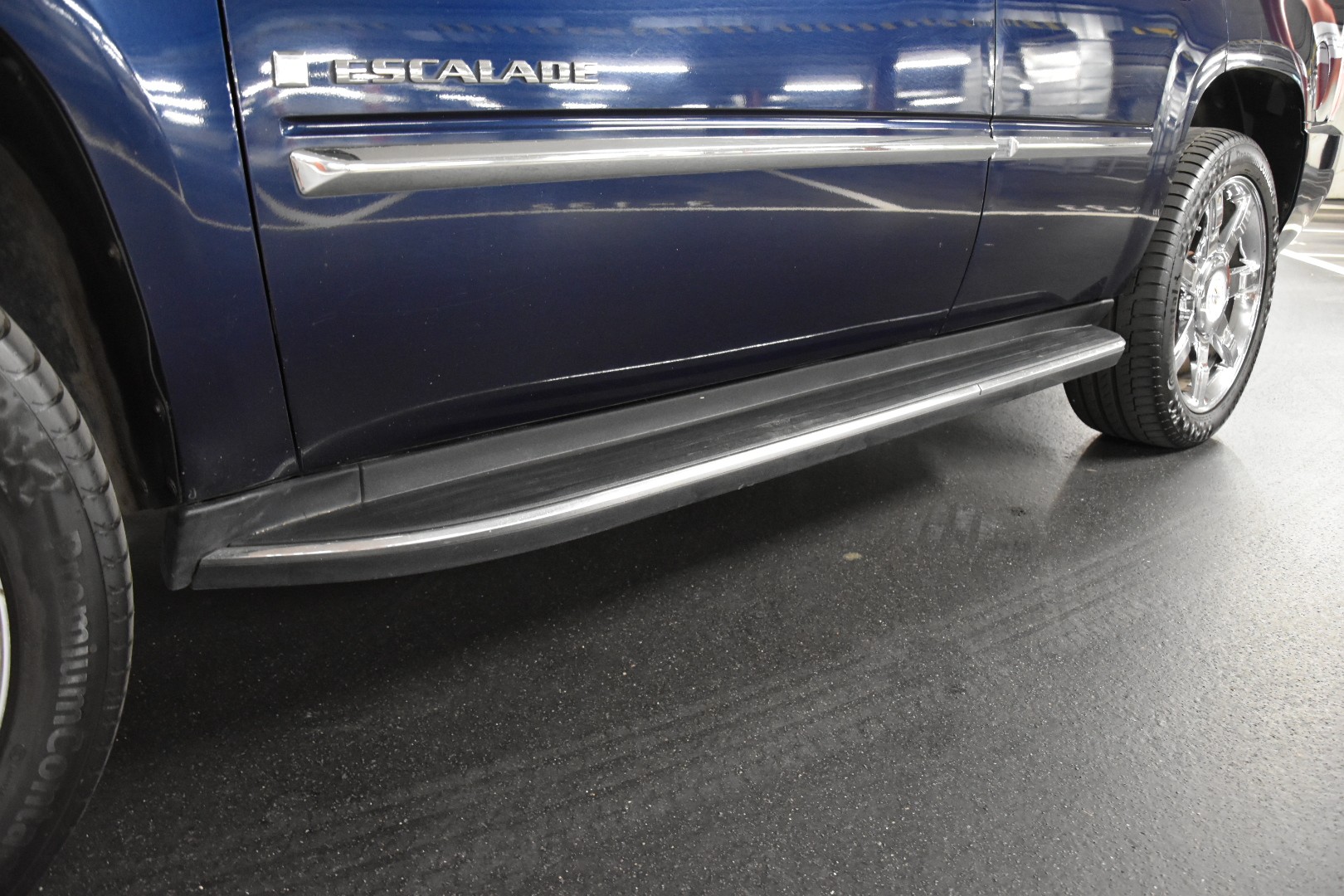 CADILLAC Escalade 6.2 Sport Luxury-showroom-element-3