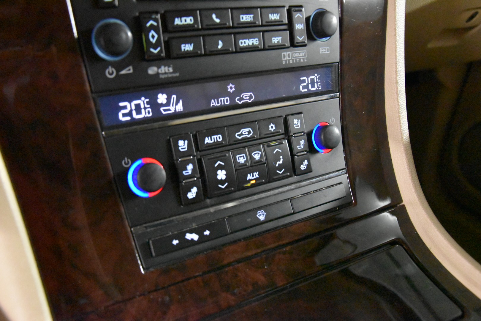 CADILLAC Escalade 6.2 Sport Luxury-image-21
