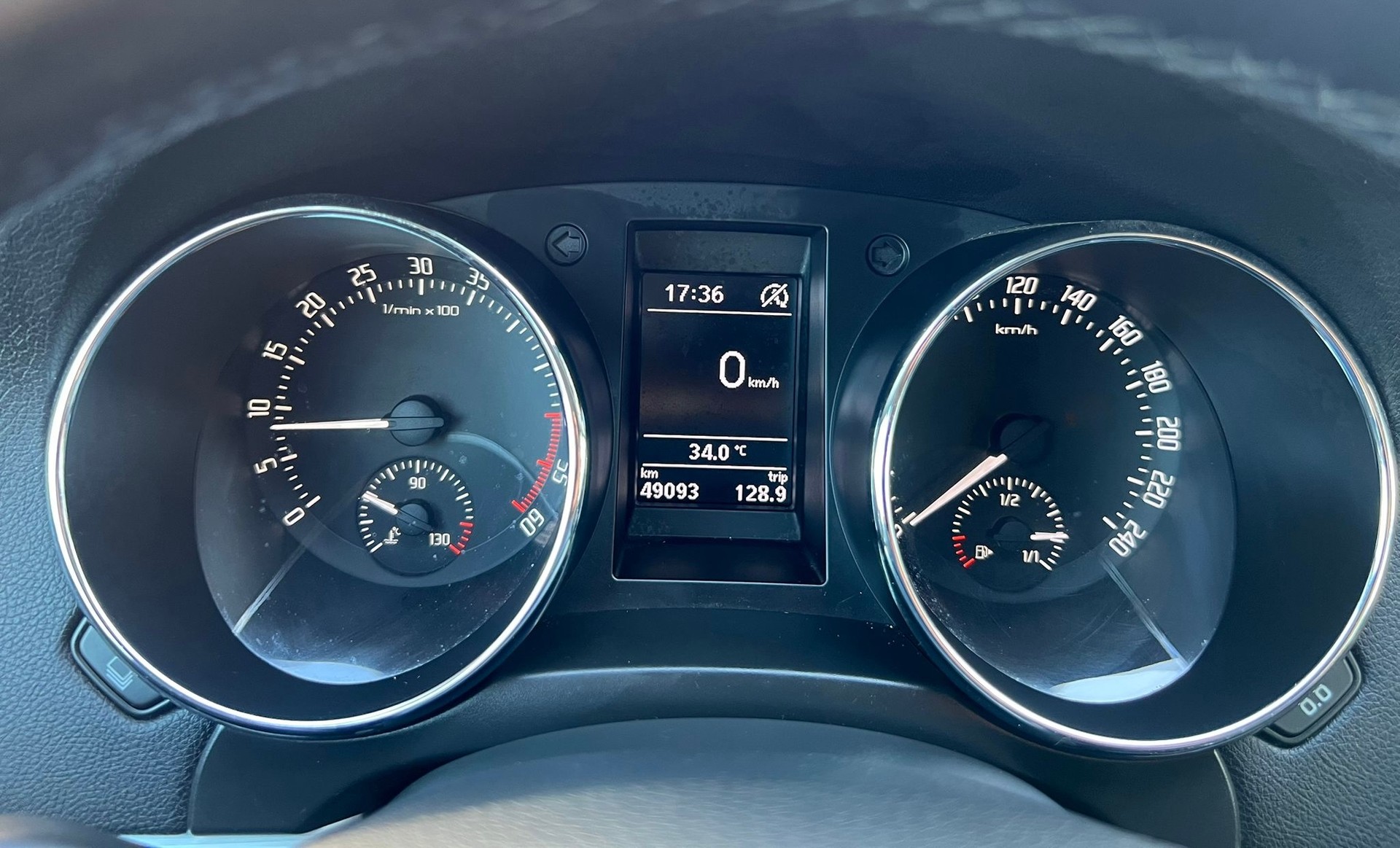 SKODA Yeti 2.0 TDI Ambition Outdoor 4x4 DSG-image-8