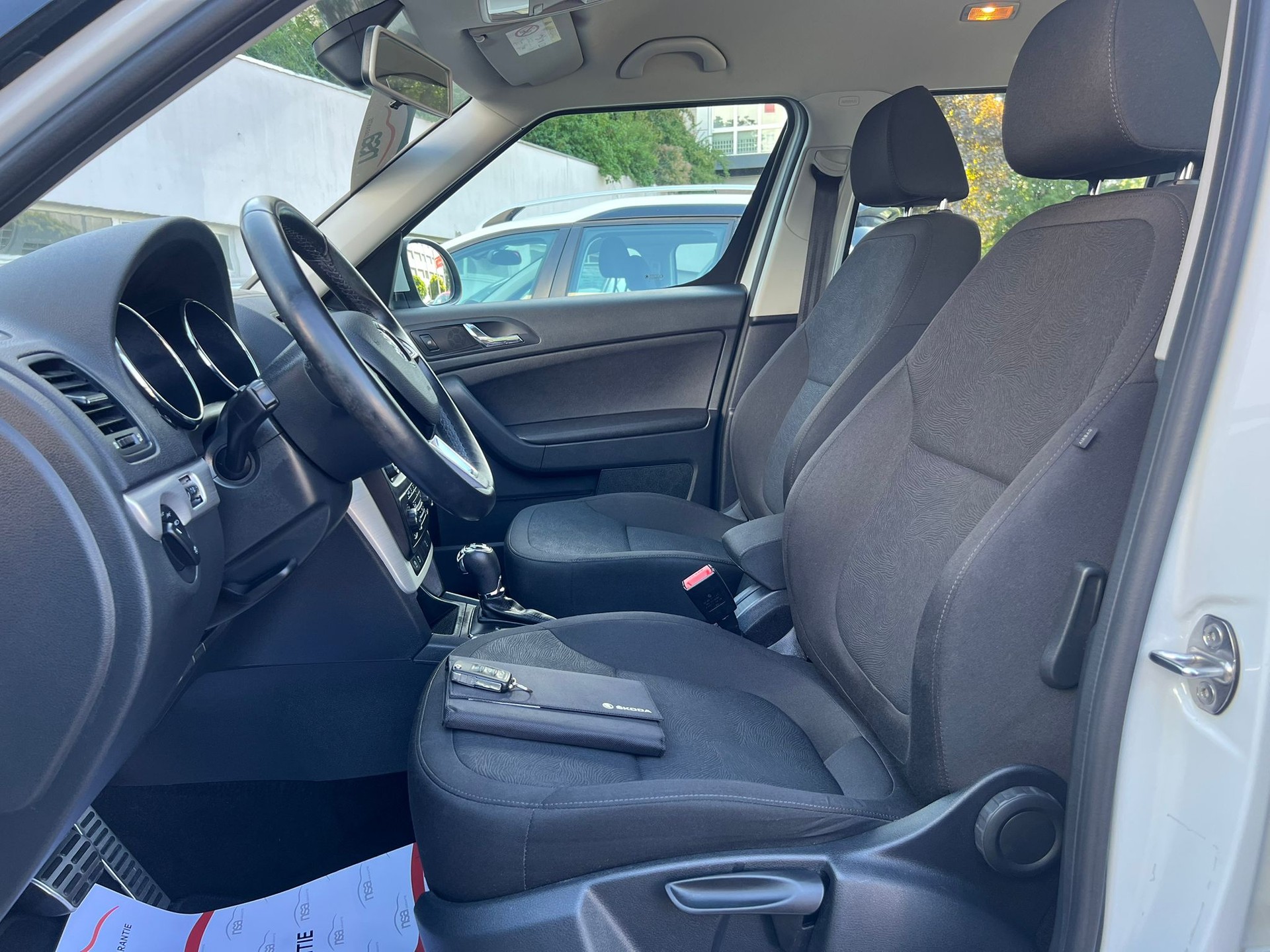 SKODA Yeti 2.0 TDI Ambition Outdoor 4x4 DSG-image-6