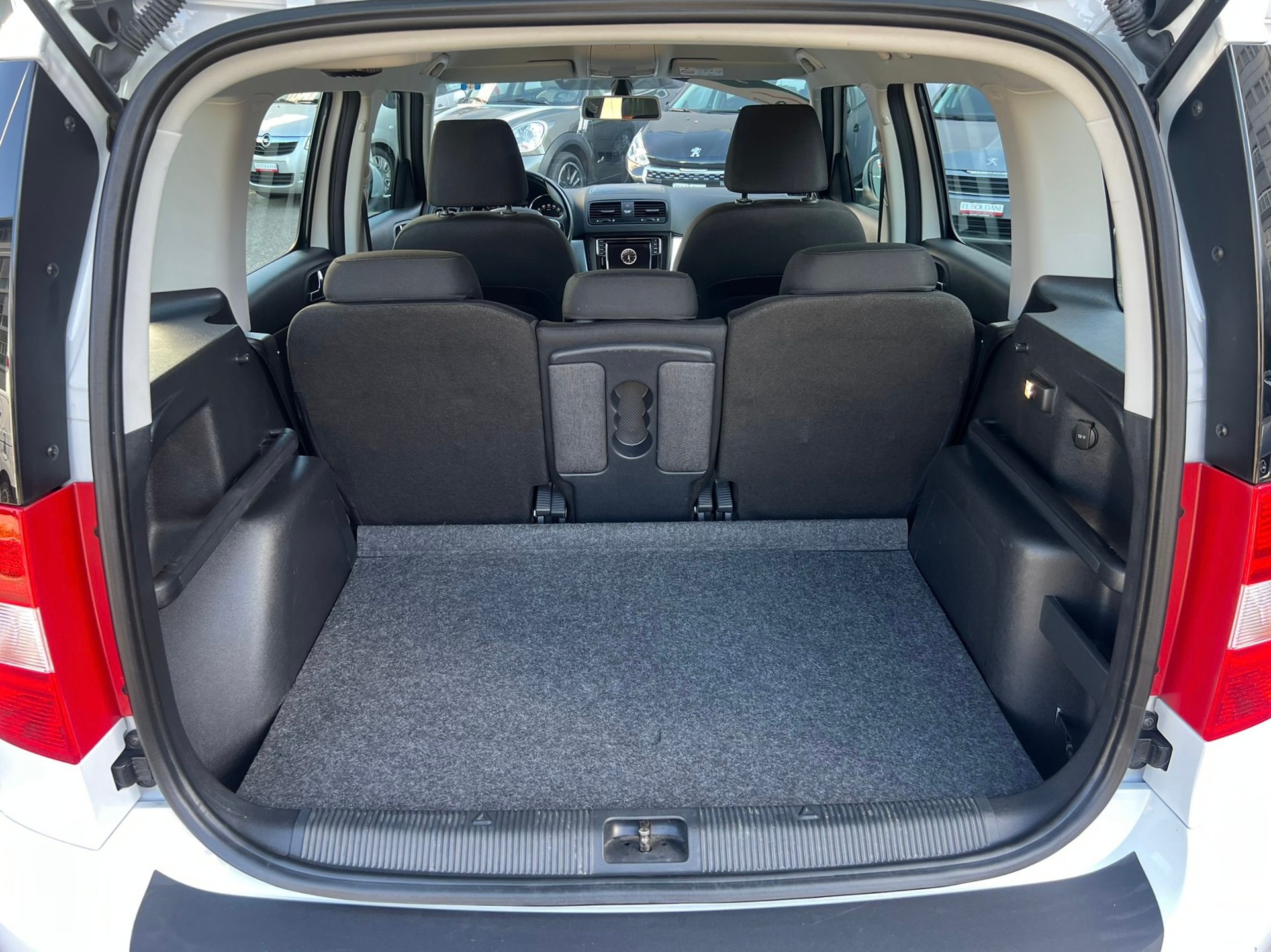 SKODA Yeti 2.0 TDI Ambition Outdoor 4x4 DSG-image-11