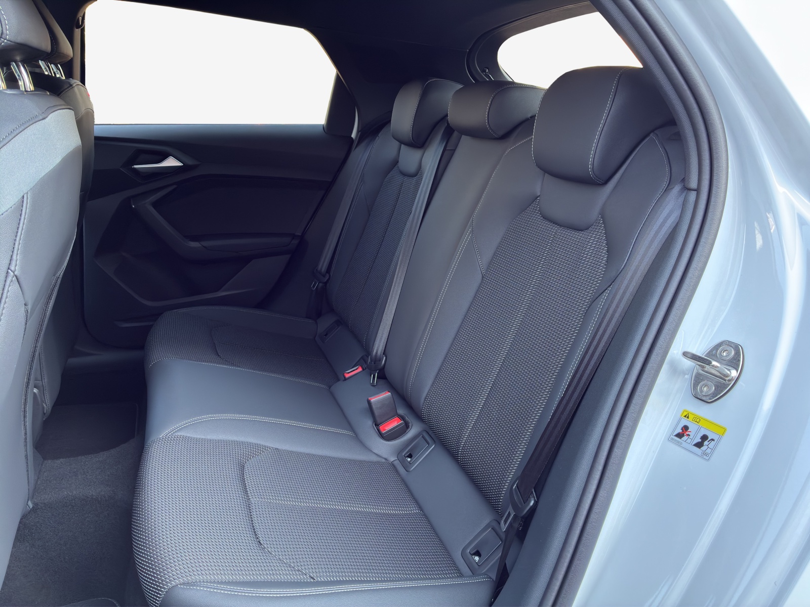 AUDI A1 Sportback 30 TFSI S Line Attraction S-tronic-image-11
