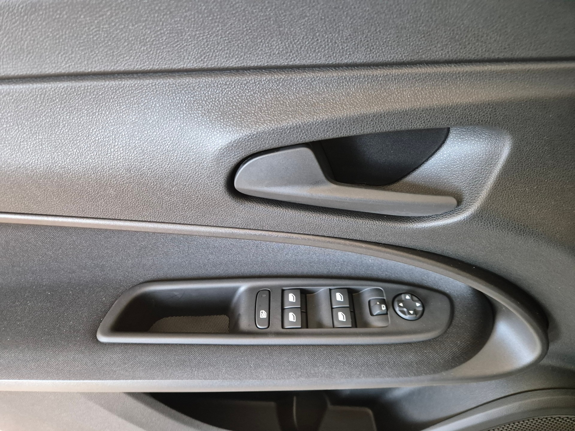 FIAT 600h Mild Hybrid Icon Swiss Edition-image-10