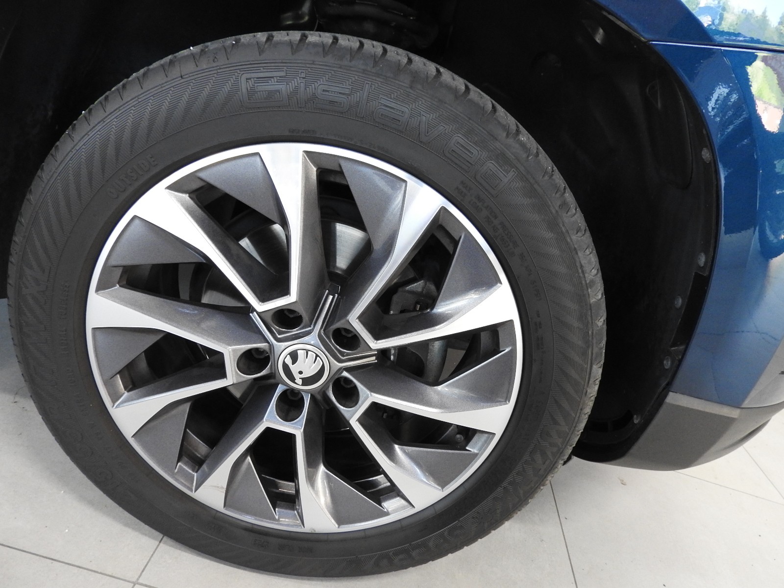 SKODA Karoq 1.5 TSI ACT Drive DSG Edition 125 YEARS-image-6