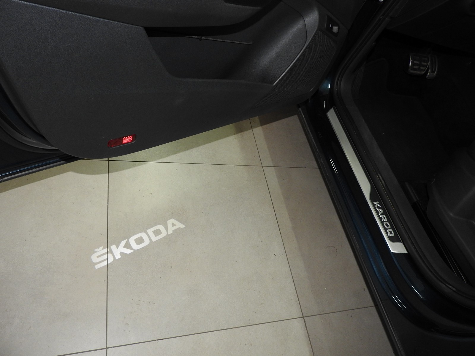 SKODA Karoq 1.5 TSI ACT Drive DSG Edition 125 YEARS-image-10