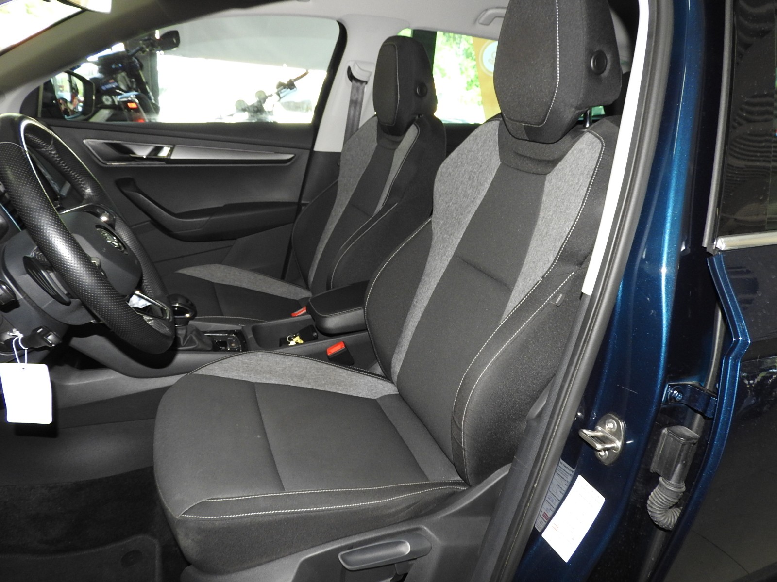 SKODA Karoq 1.5 TSI ACT Drive DSG Edition 125 YEARS-image-8