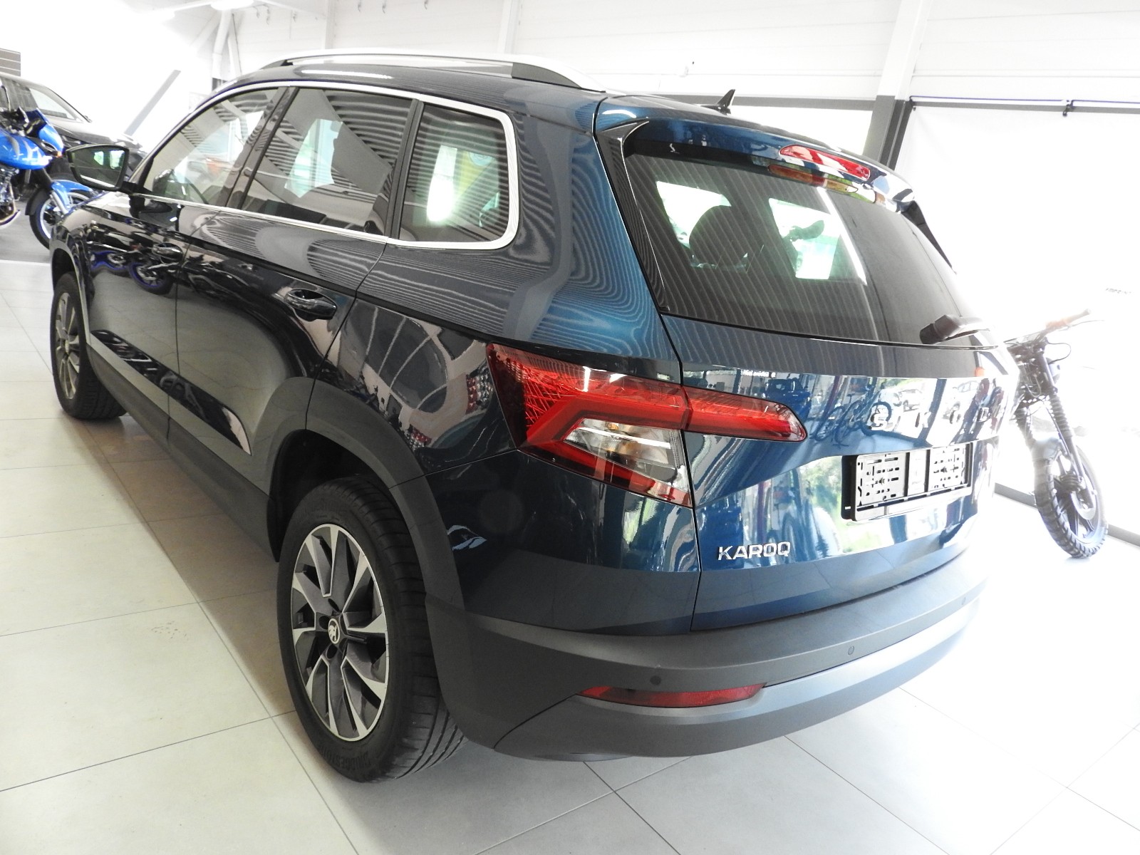 SKODA Karoq 1.5 TSI ACT Drive DSG Edition 125 YEARS-image-4