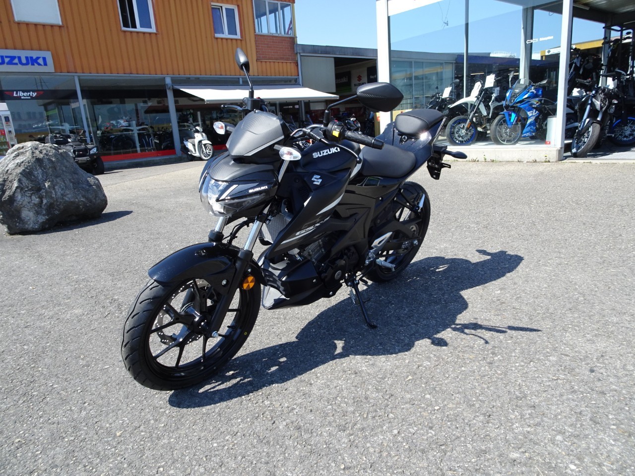 SUZUKI GSX-S 125-showroom-element-3