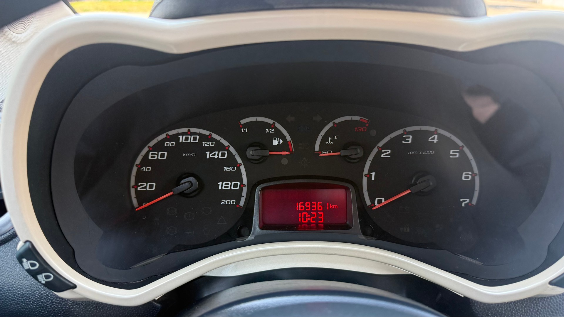FORD KA 1.25 Titanium-image-9
