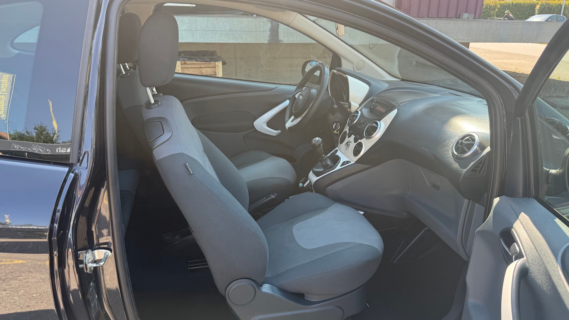 FORD KA 1.25 Titanium-image-11