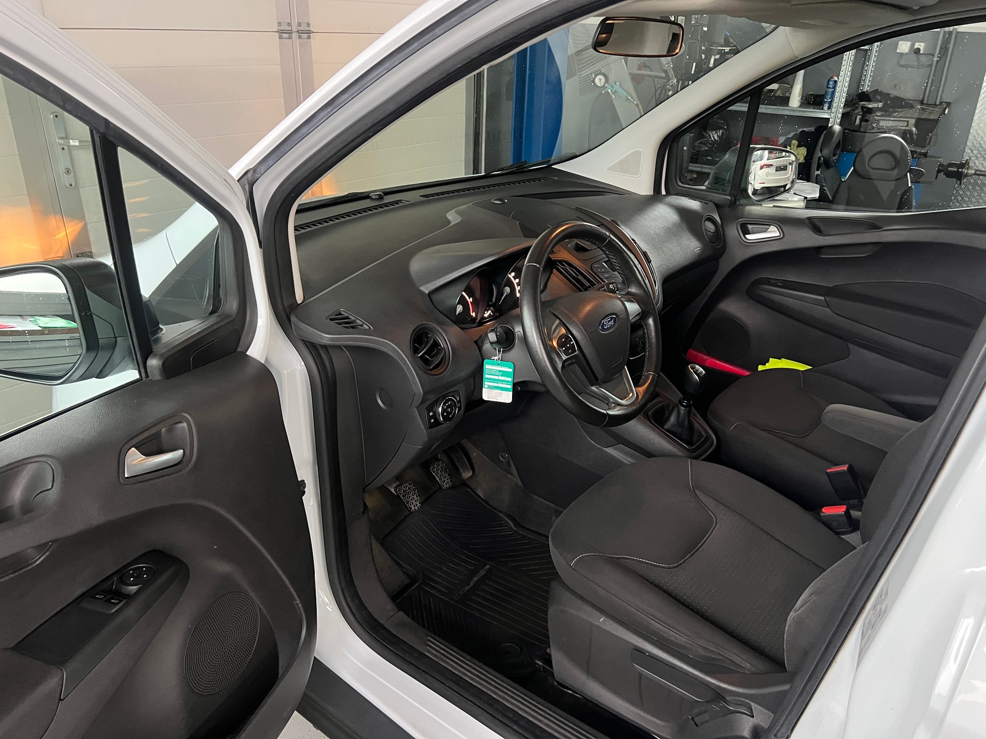 FORD Transit Courier Van 1.5 TDCi Trend-image-4