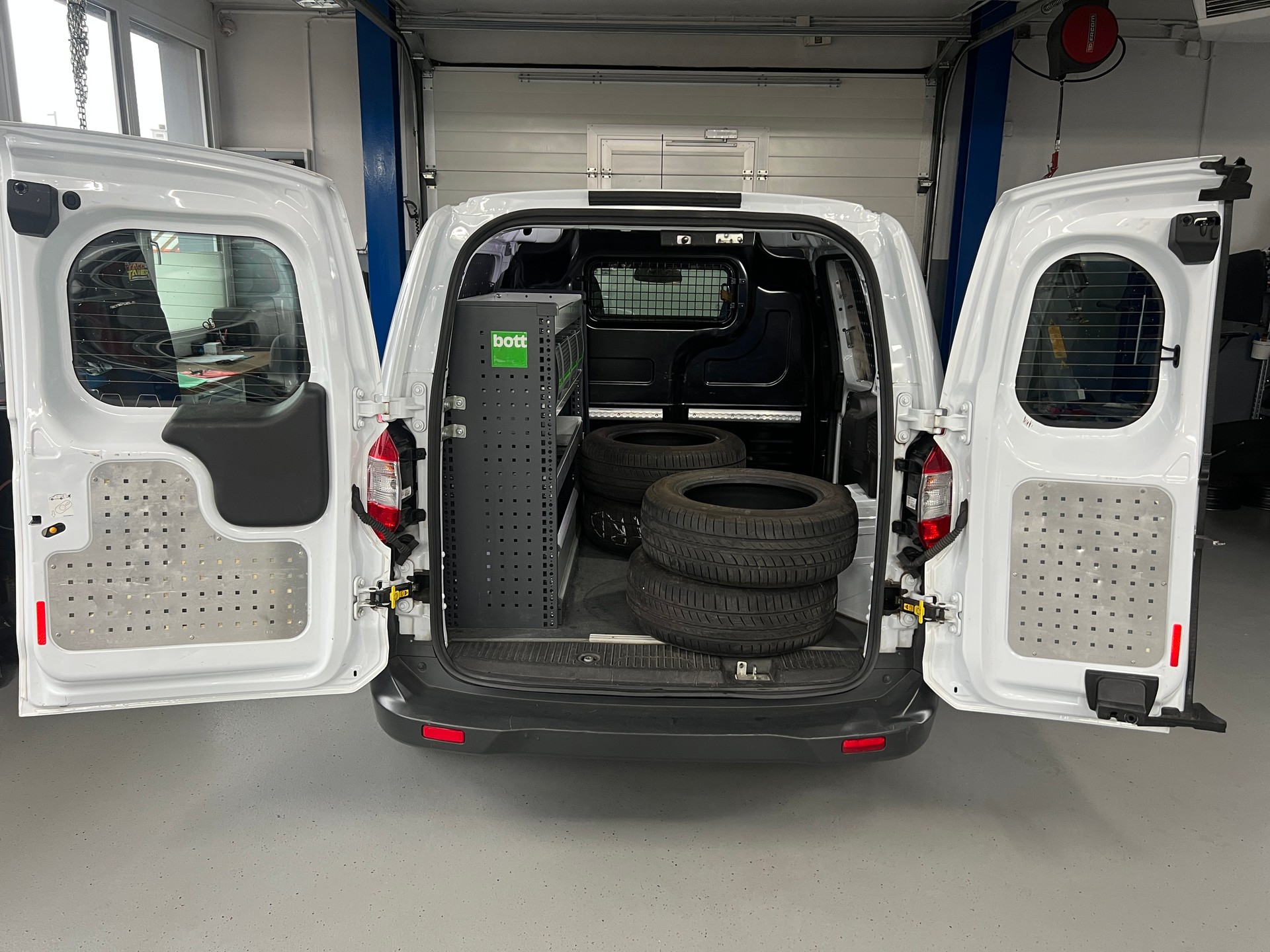 FORD Transit Courier Van 1.5 TDCi Trend-image-9