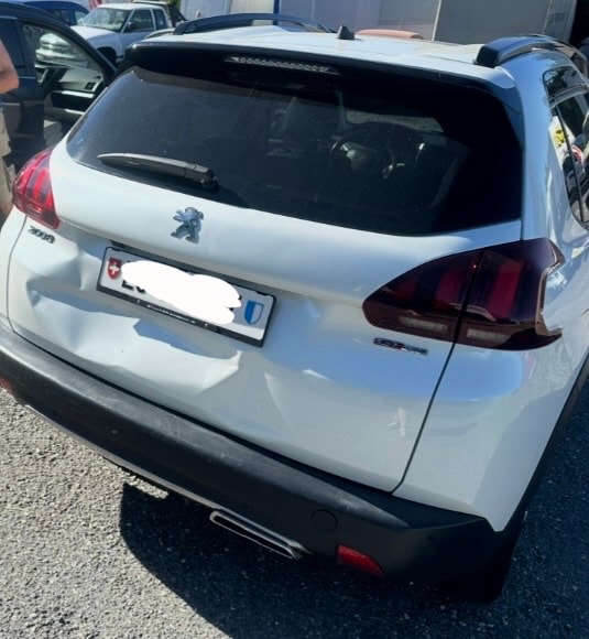 PEUGEOT 2008 1.2 PureTech GT Line EAT6-image-1