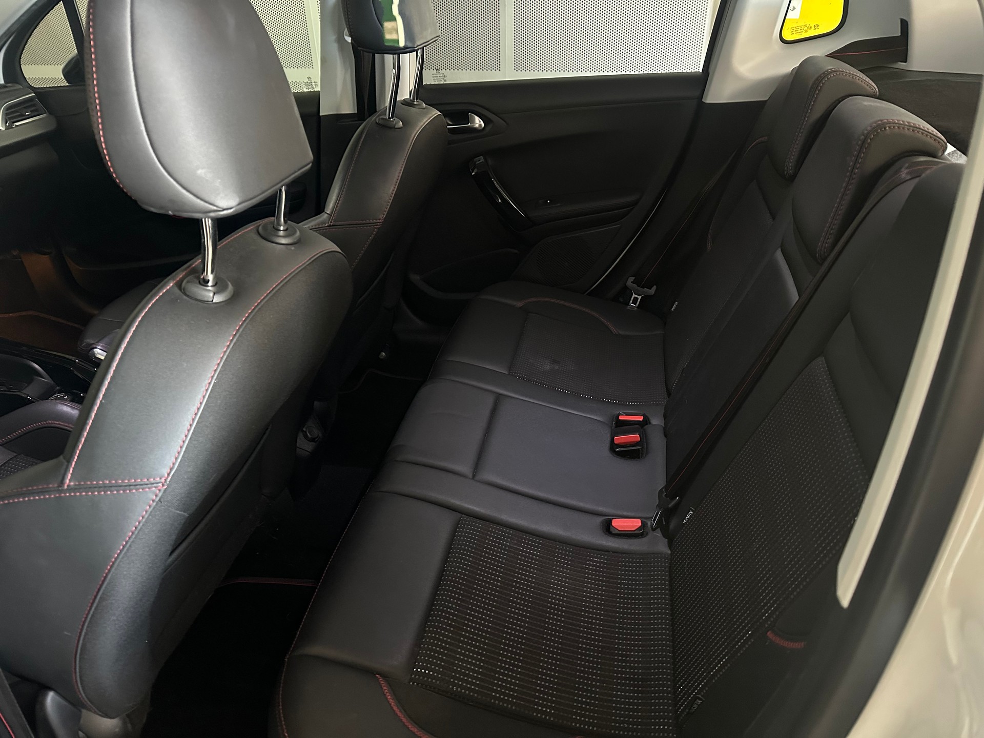 PEUGEOT 2008 1.2 PureTech GT Line EAT6-image-5