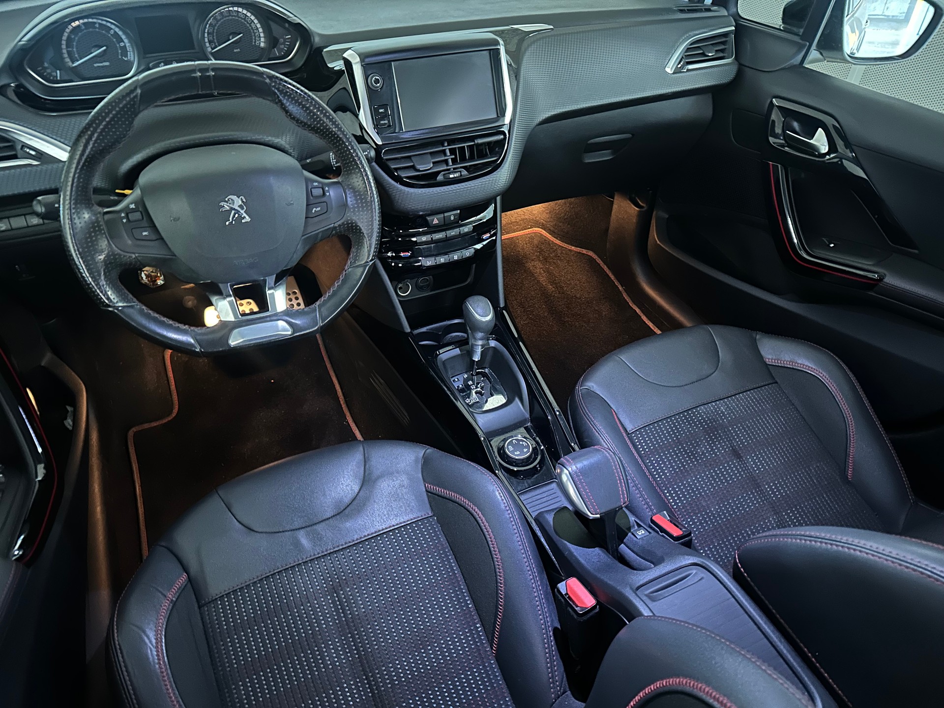 PEUGEOT 2008 1.2 PureTech GT Line EAT6-image-4