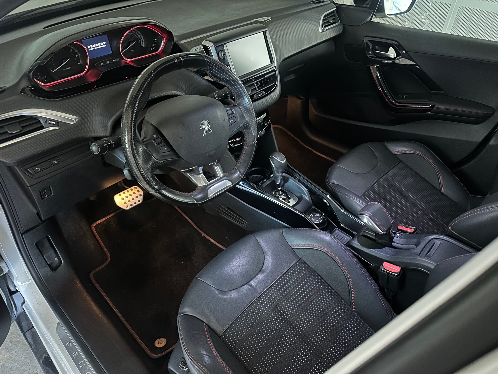 PEUGEOT 2008 1.2 PureTech GT Line EAT6-image-3