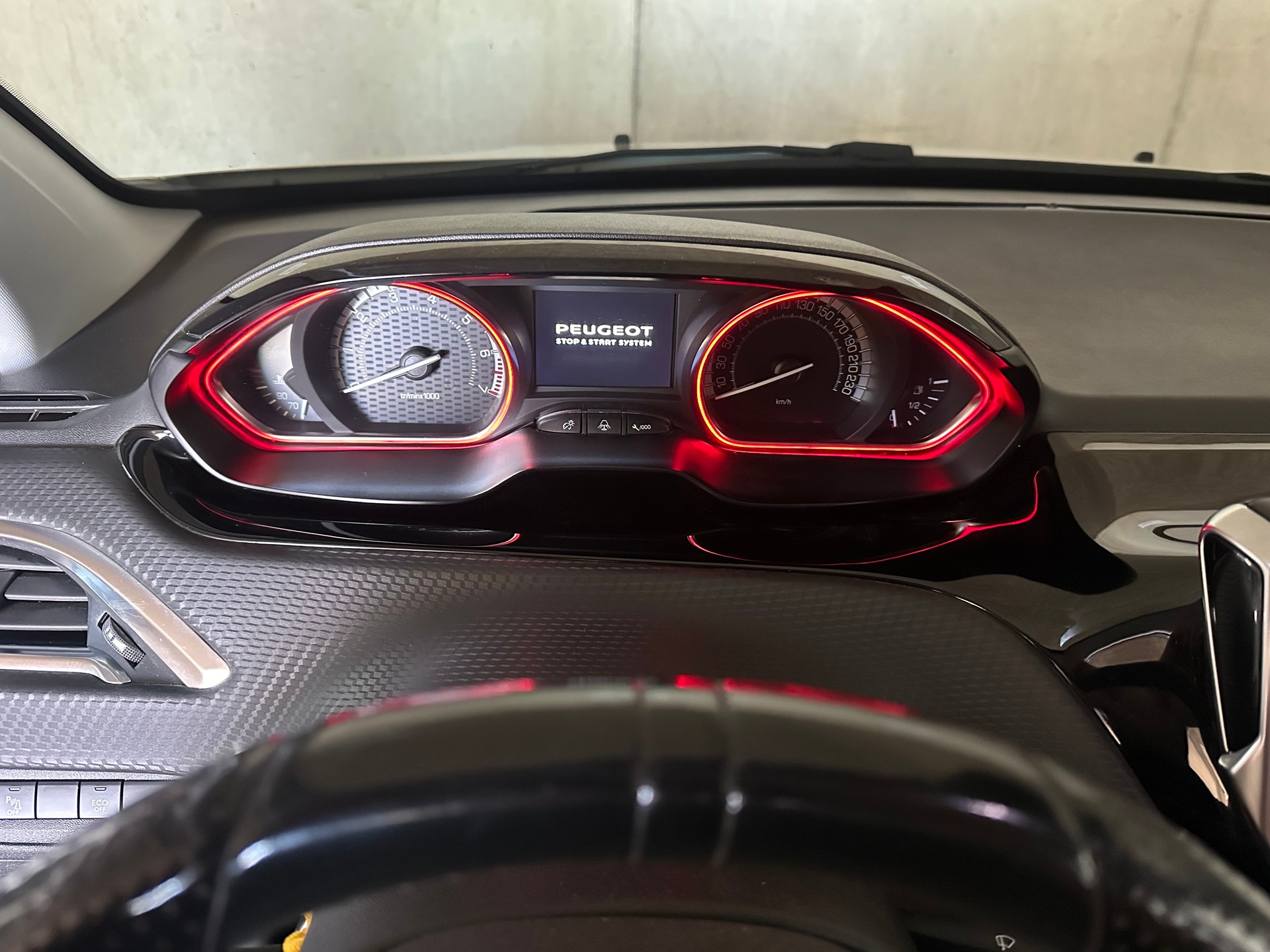 PEUGEOT 2008 1.2 PureTech GT Line EAT6-image-15