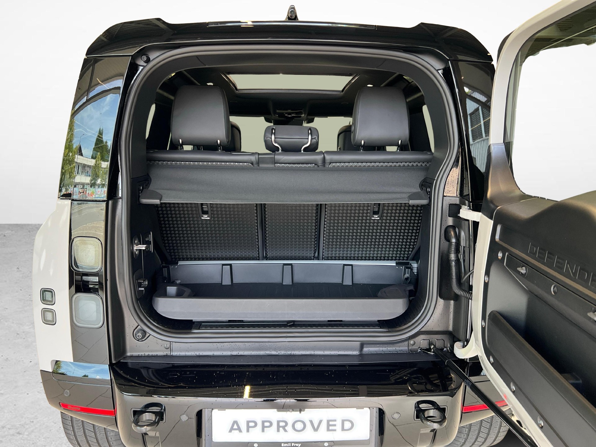 LAND ROVER Defender 90 3.0 D I6 350 X-Dynamic HSE-image-11