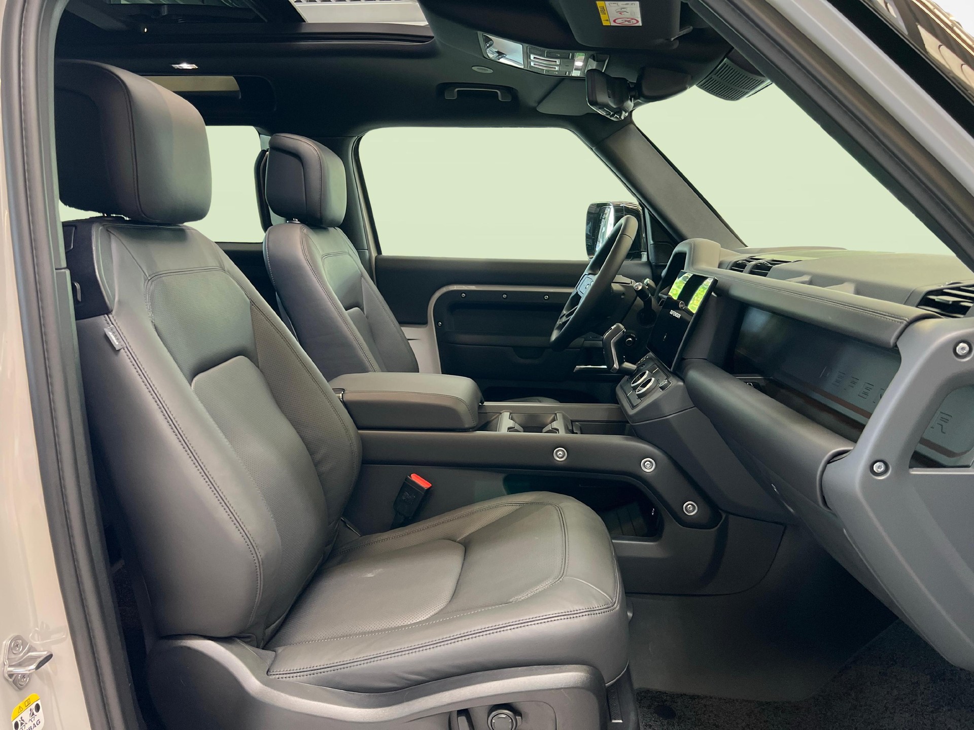 LAND ROVER Defender 90 3.0 D I6 350 X-Dynamic HSE-image-9