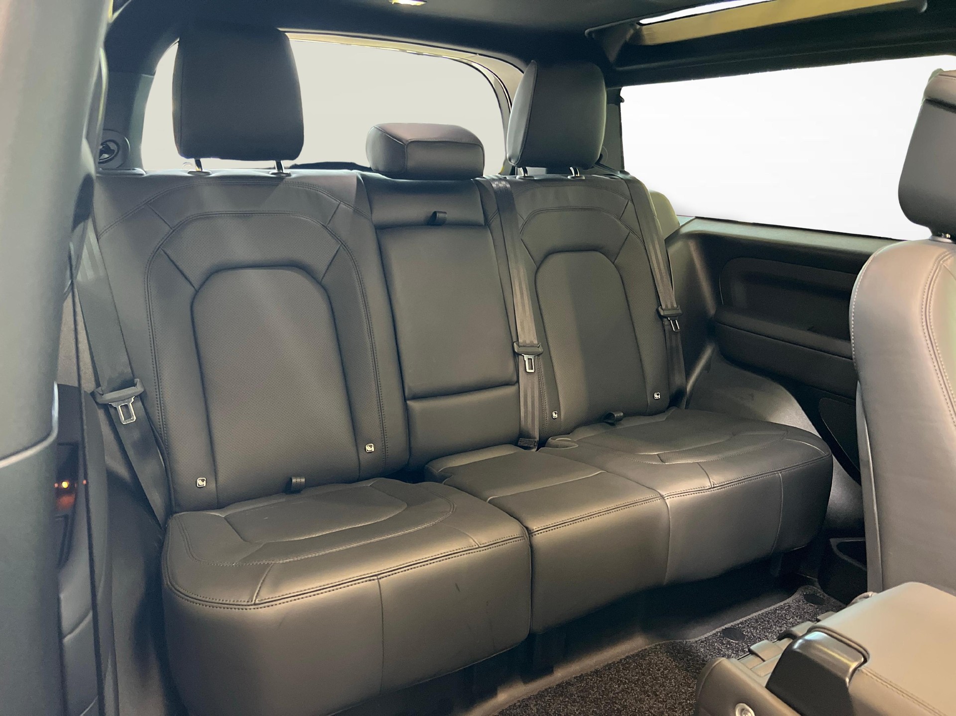 LAND ROVER Defender 90 3.0 D I6 350 X-Dynamic HSE-image-10