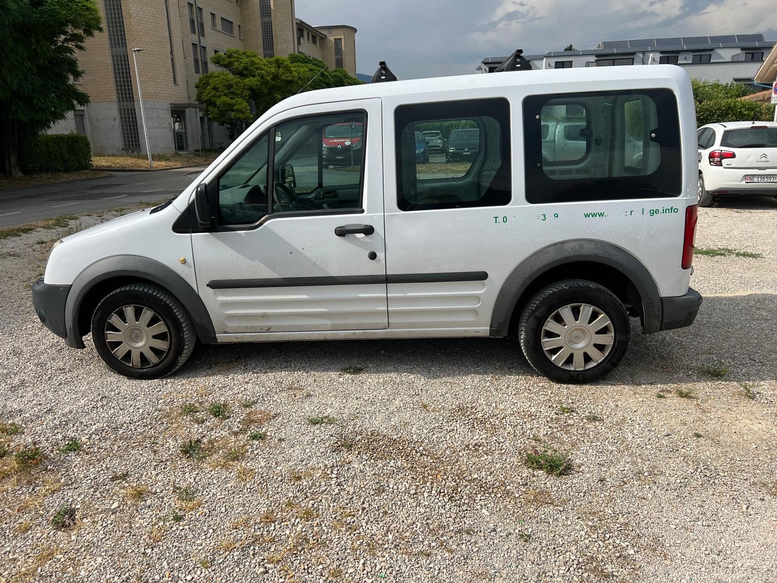 FORD TOURNEO CONNECT-image-2