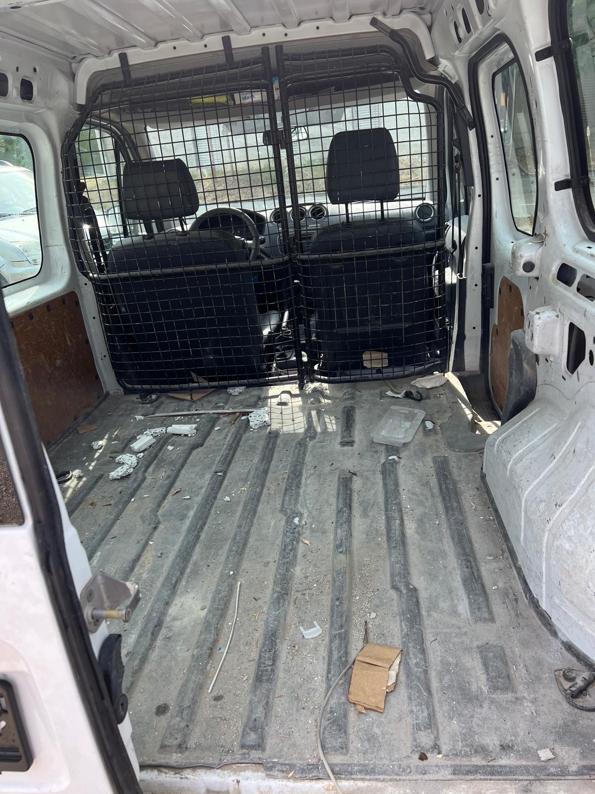 FORD TOURNEO CONNECT-image-9