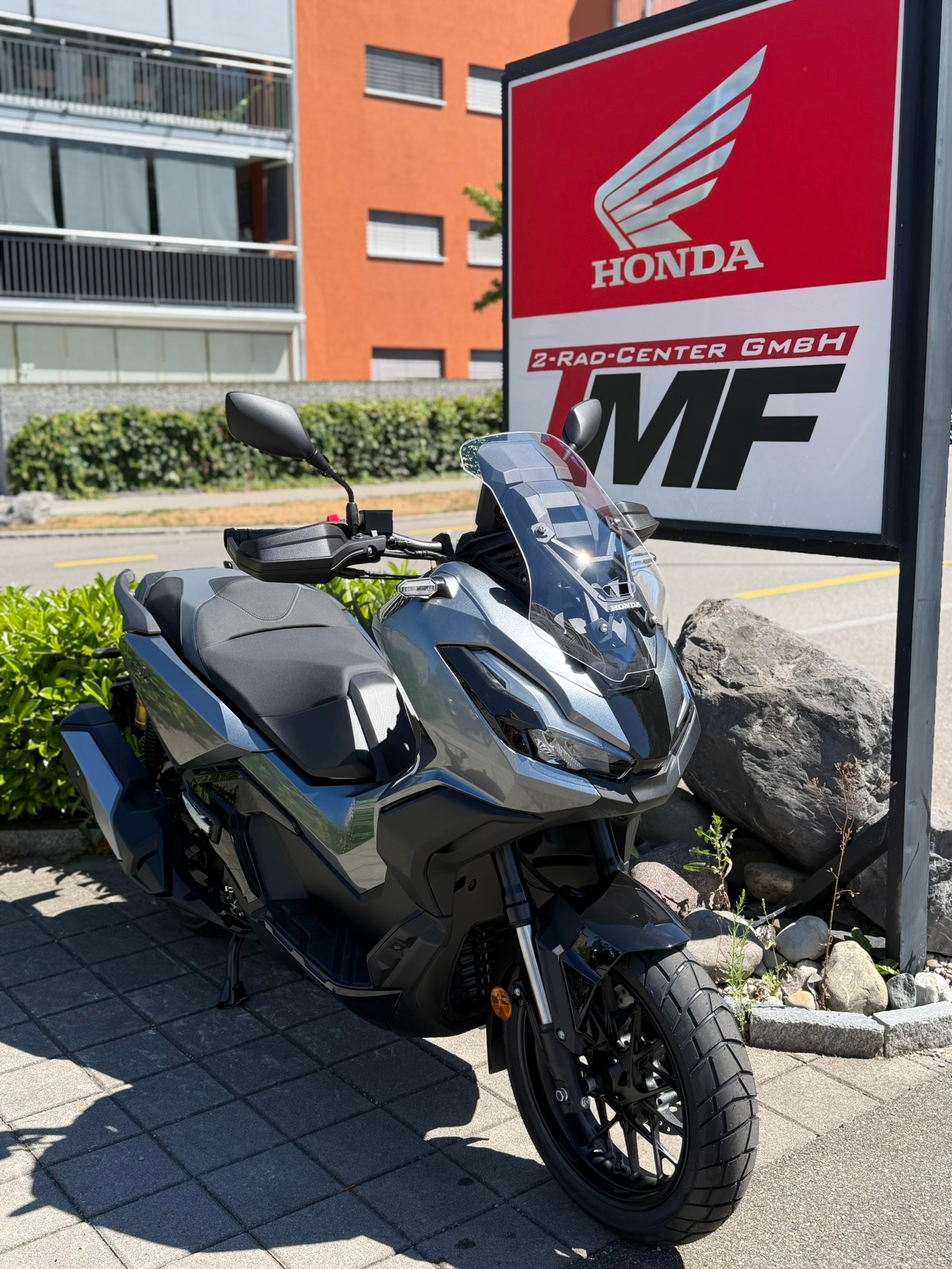 HONDA ADV 350-showroom-element-2