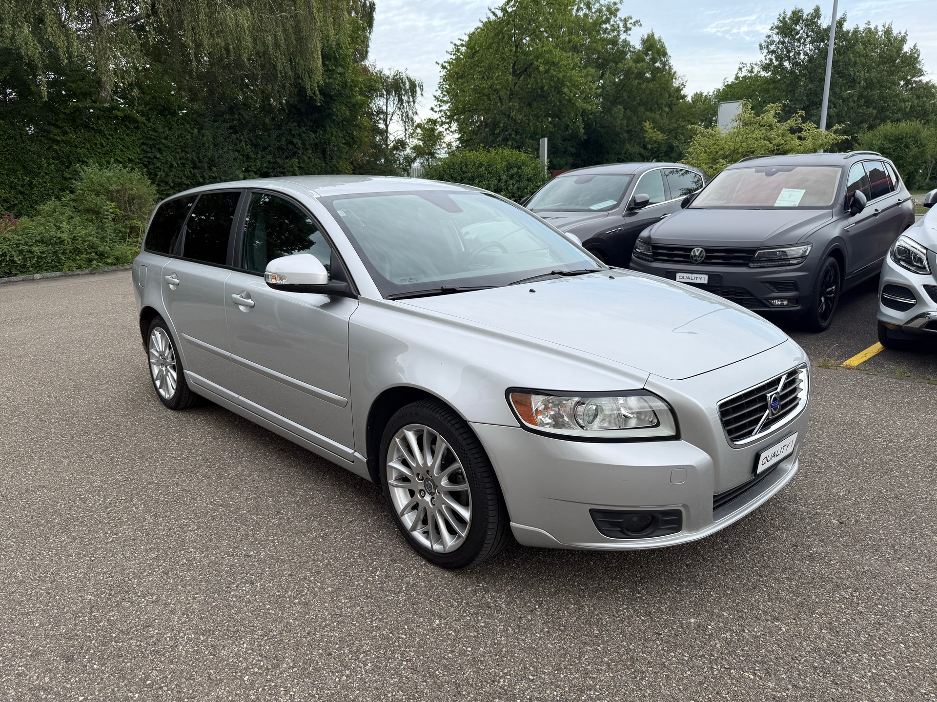 VOLVO V50 2.0-image-2