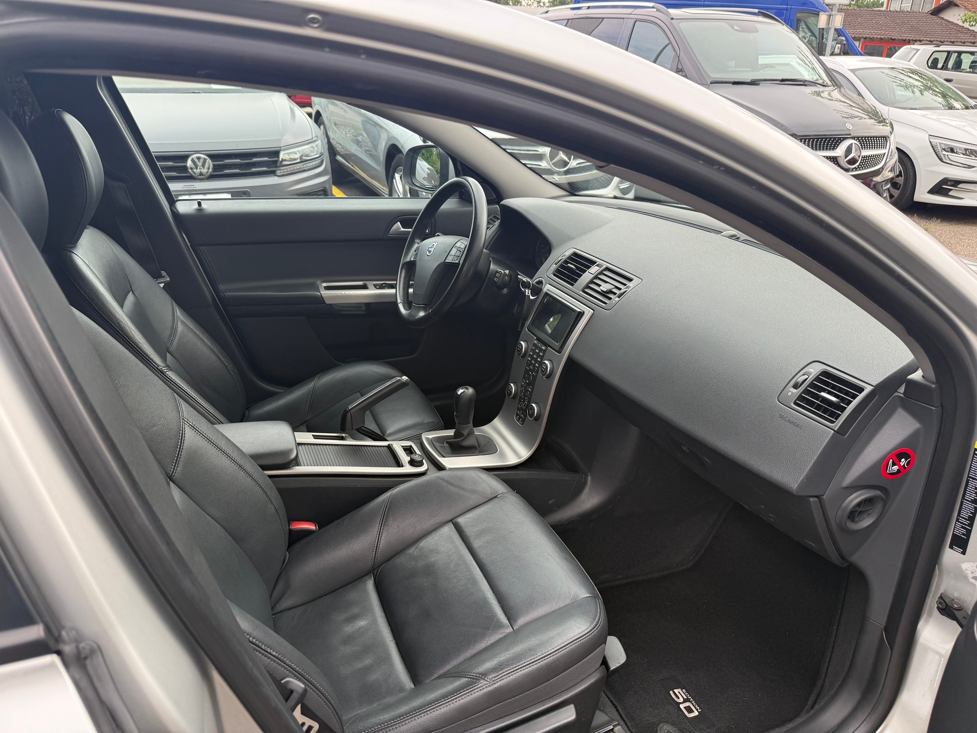 VOLVO V50 2.0-image-8