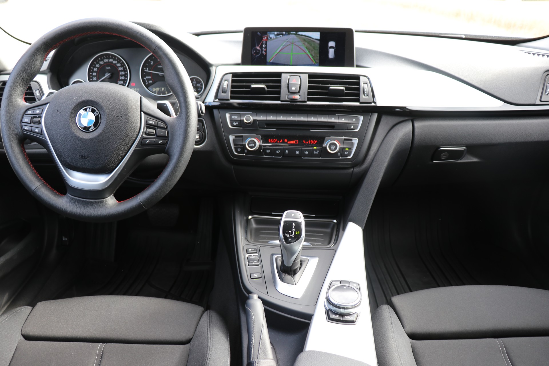 BMW 328i xDrive Touring Sport Line Steptronic-image-10