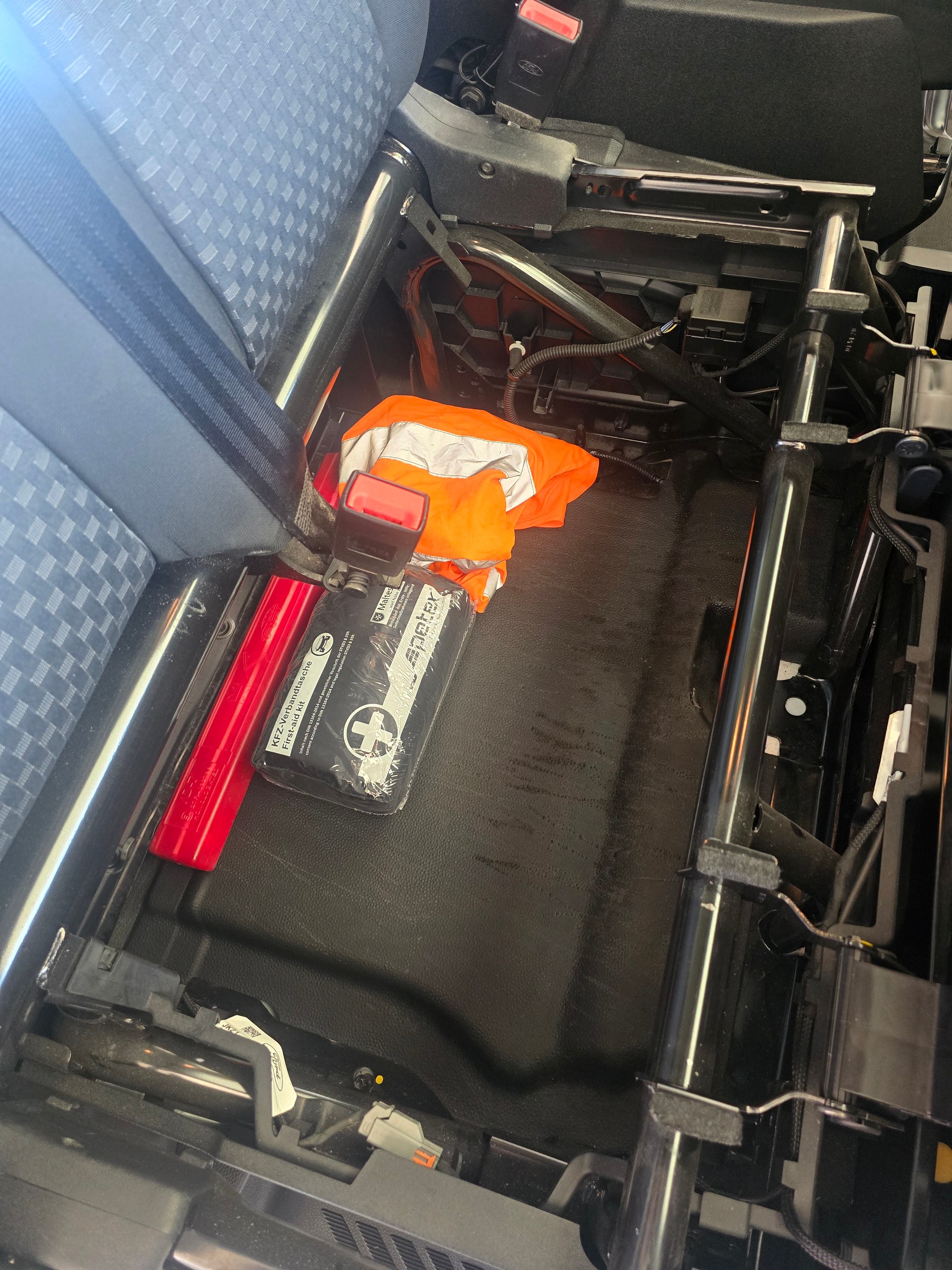 FORD Transit Custom Van 300 L1H1 Trend A-image-17