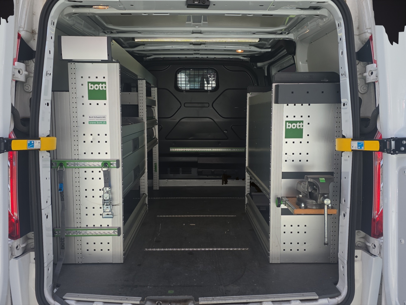 FORD Transit Custom Van 300 L1H1 Trend A-image-21